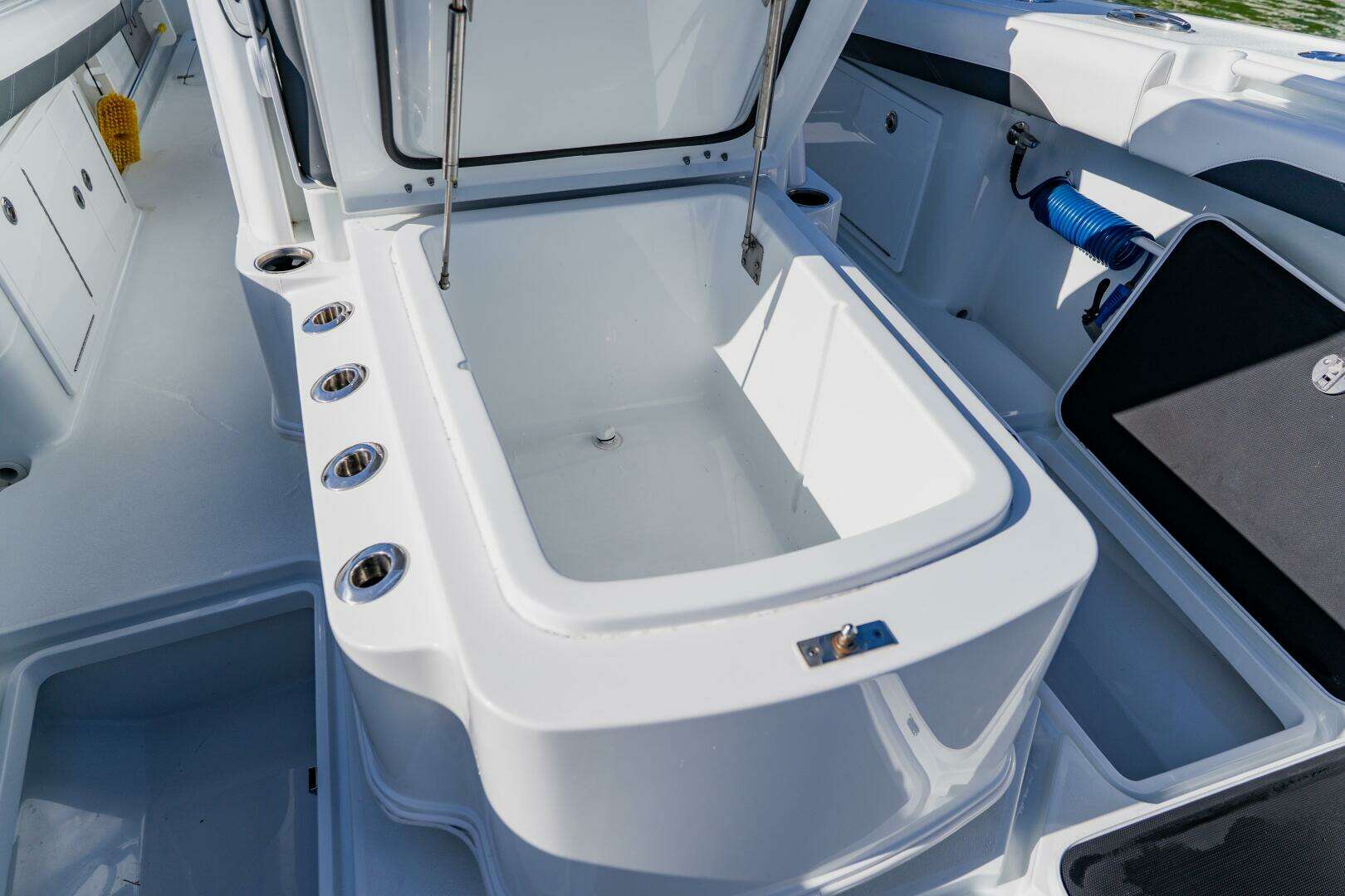 2025 Yellowfin 36 Offshore - Image 17