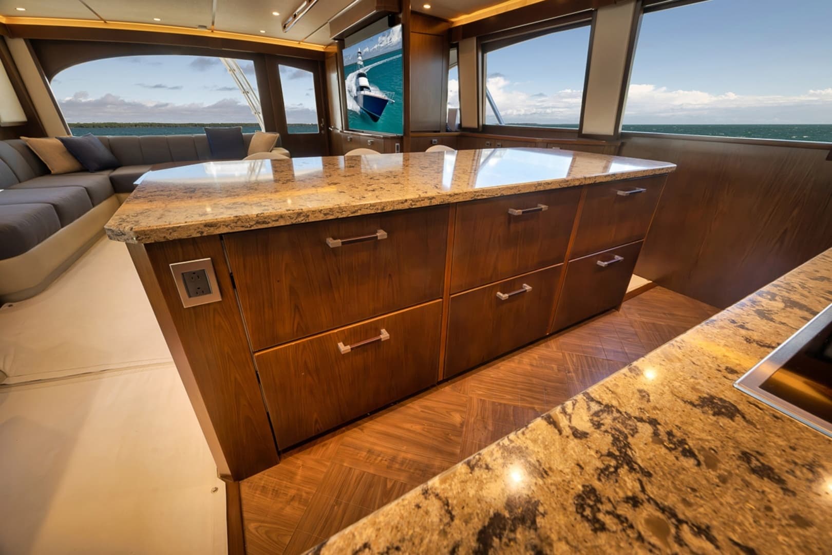2015 Viking Enclosed Bridge - Image 31