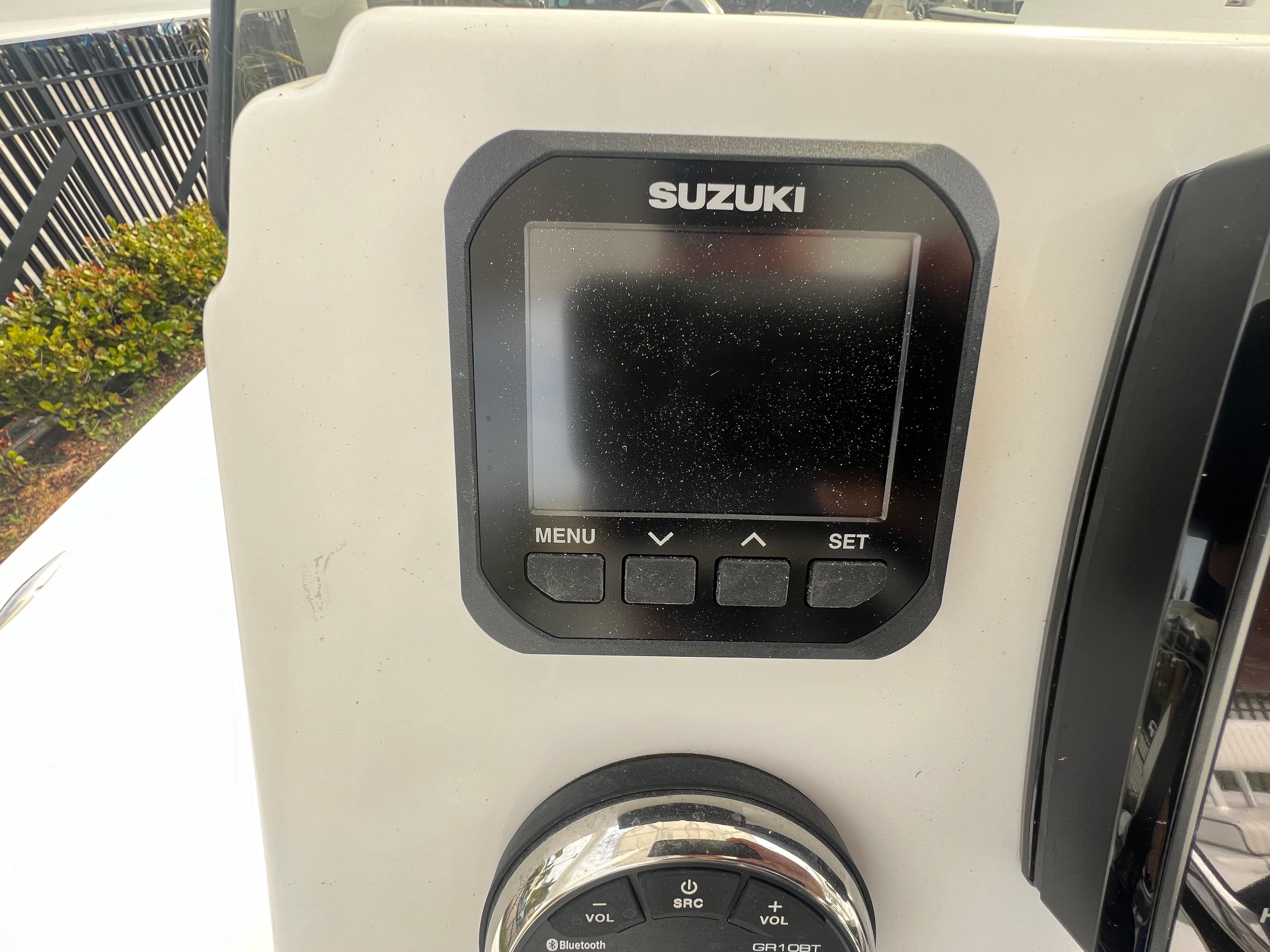 Suzuki control panel on Piranha B2200 CASADOR 2023.
