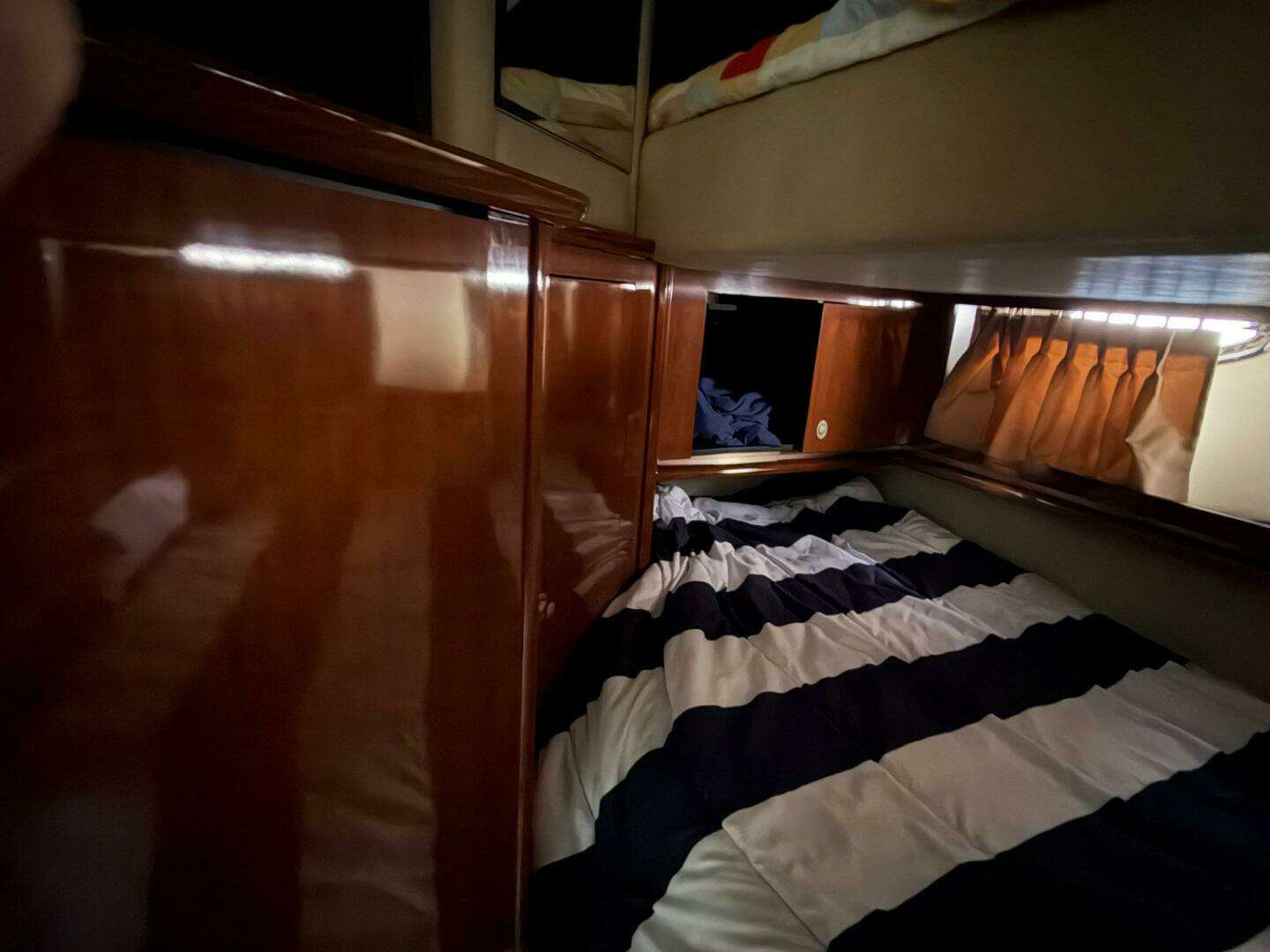 2004 Sea Ray 500 Sundancer - Image 33