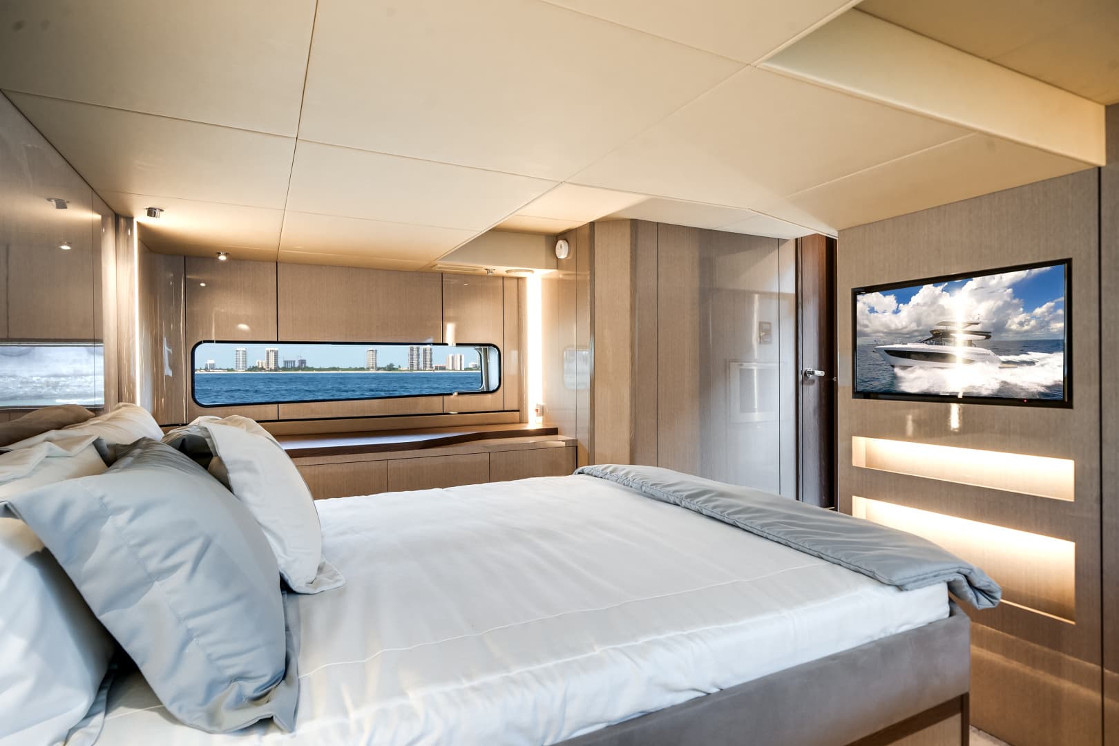 2026 Cruisers Yachts 57 FLY - Image 46