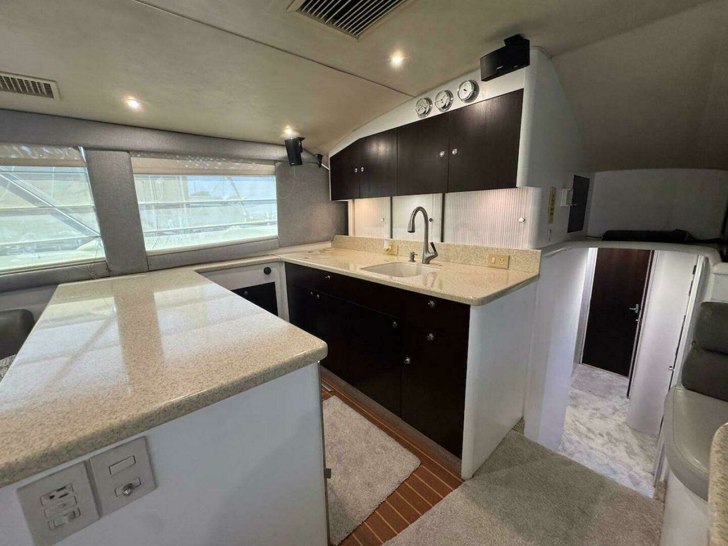 2000 Ocean Yachts 48 Convertible - Image 21