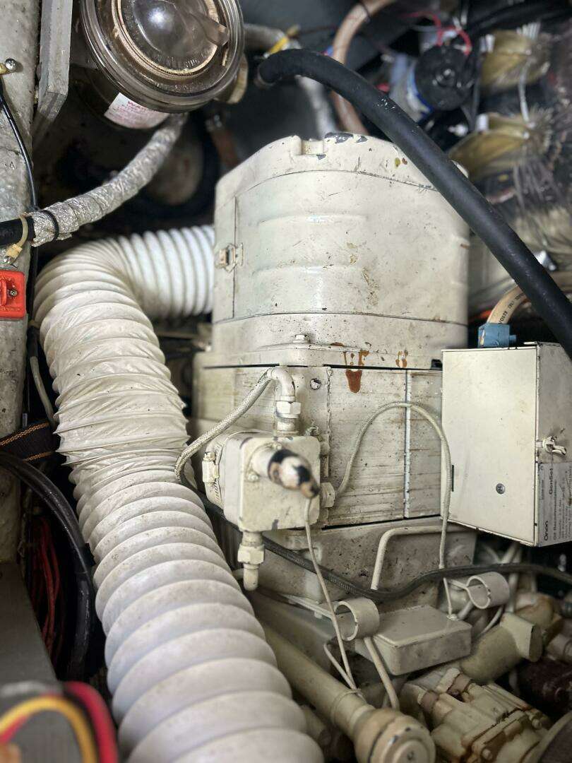 1985 Carver 3207 - Image 30