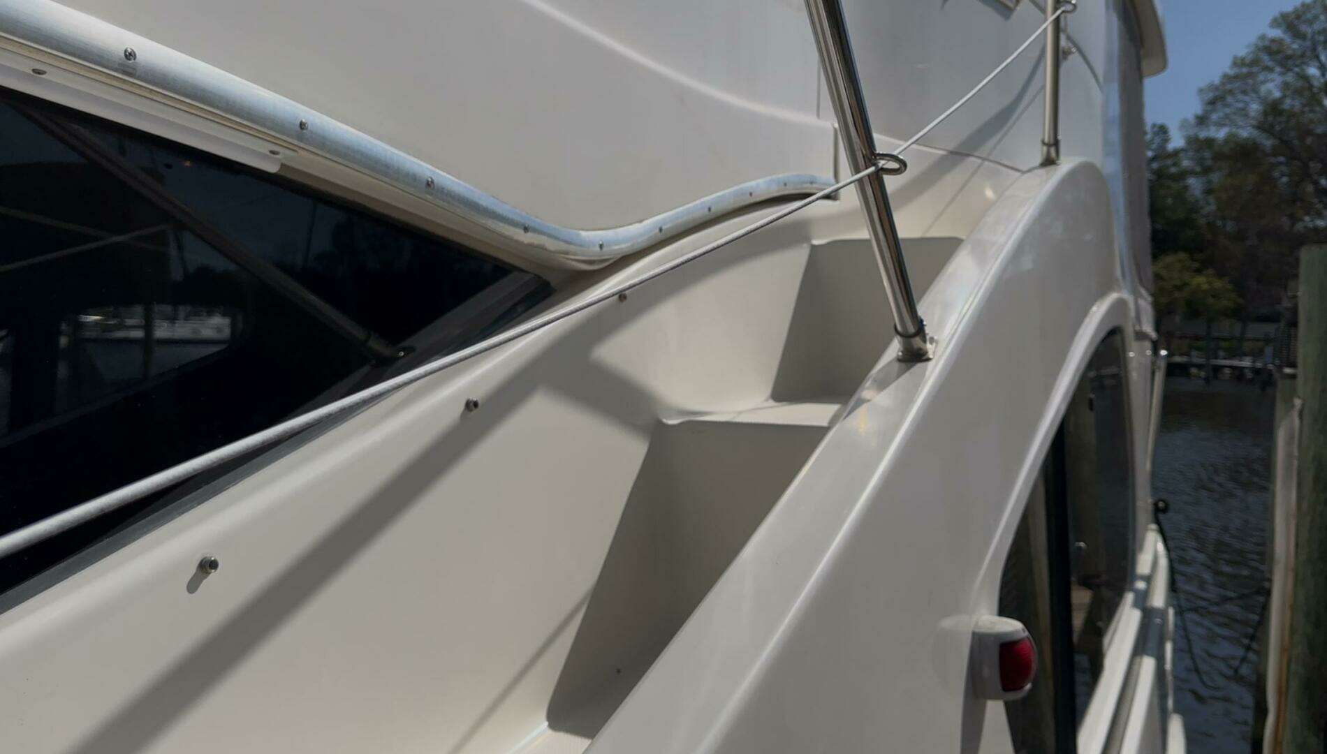 2005 Silverton 35 Motor Yacht - Image 8