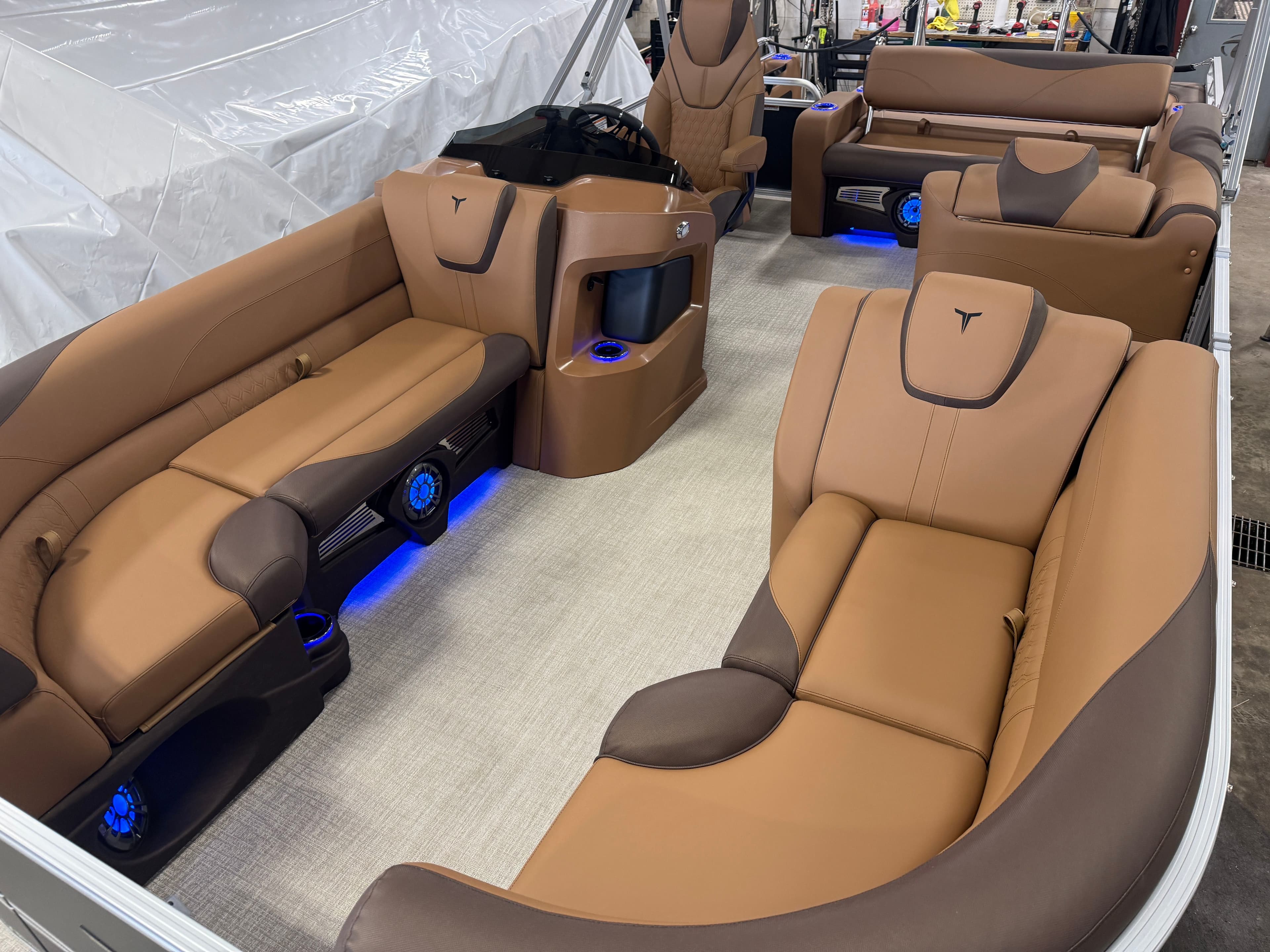 2026 Tahoe LTZ 300HP VRB 2385 Swingback Tritoon - 32