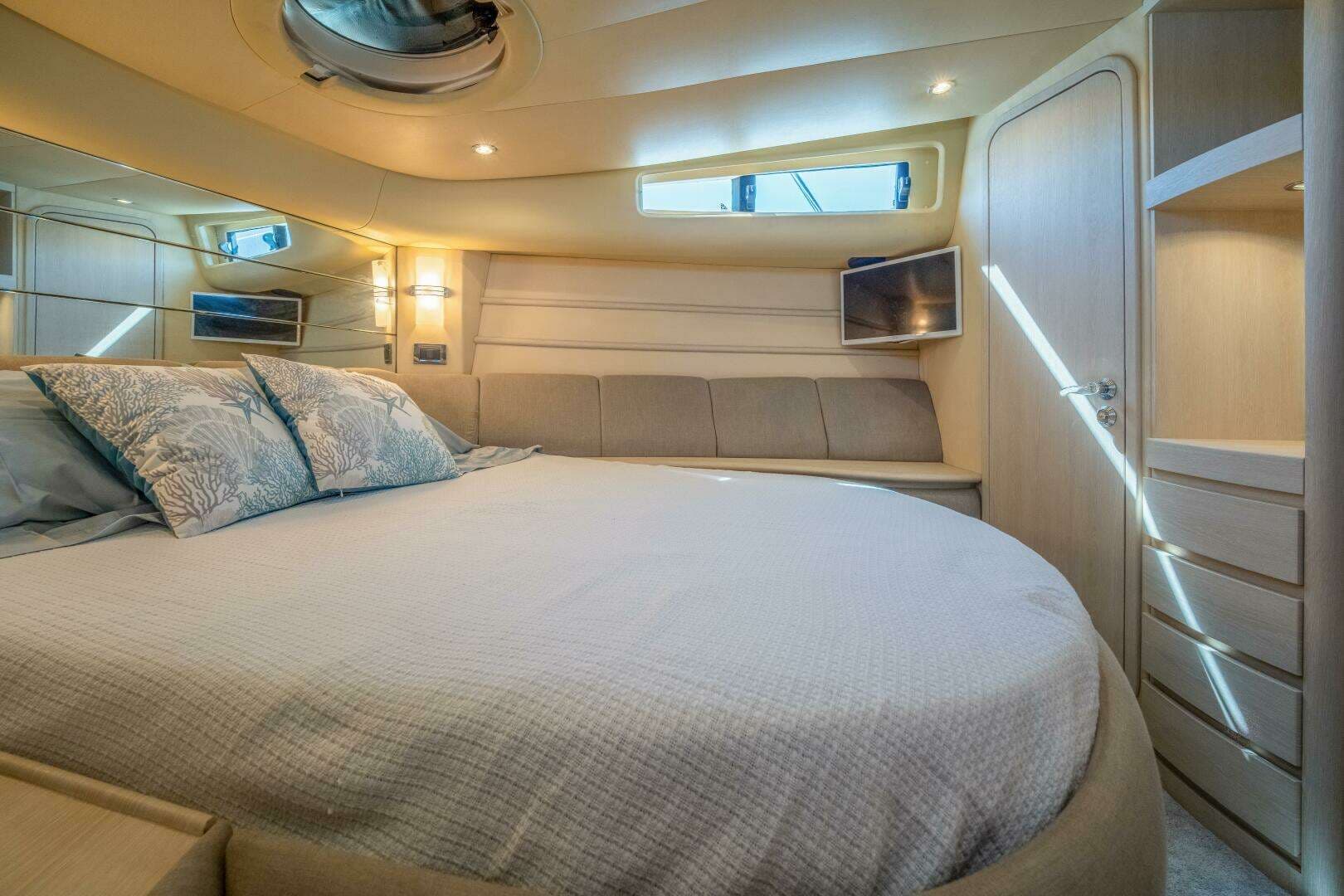 2001 Azimut 46 - Image 61