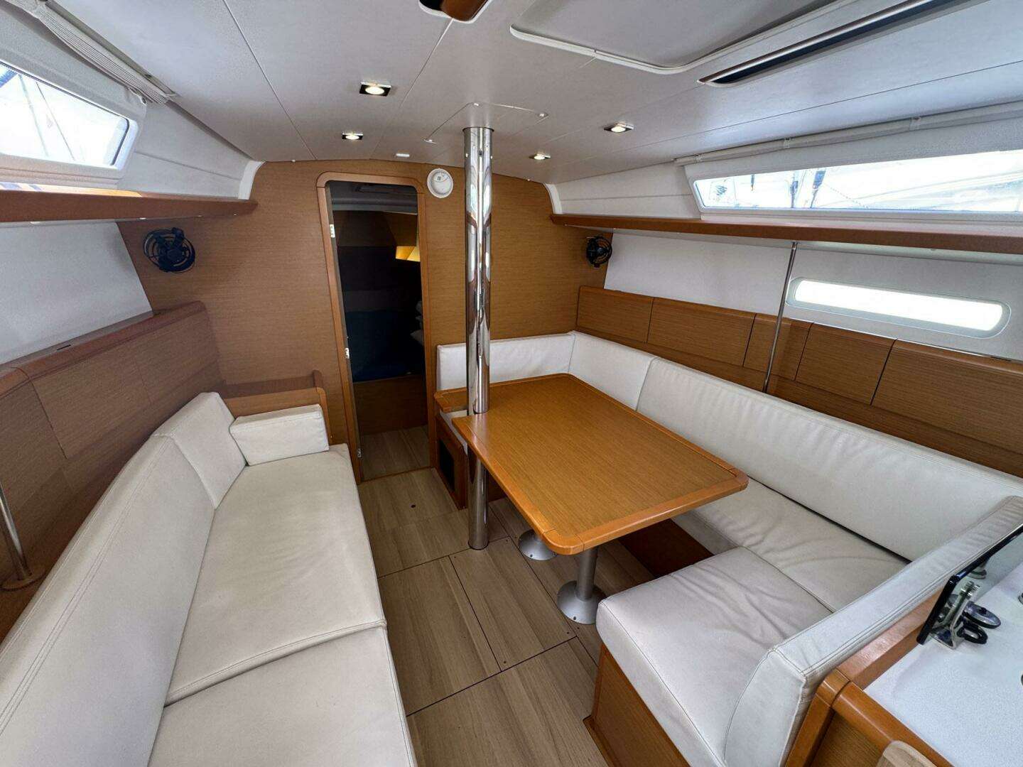 2018 Jeanneau Sun Odyssey 389 - Image 33