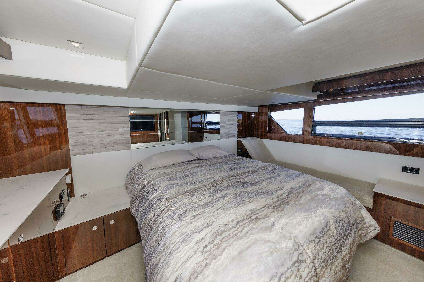 2021 Cruisers Yachts — - Image 31