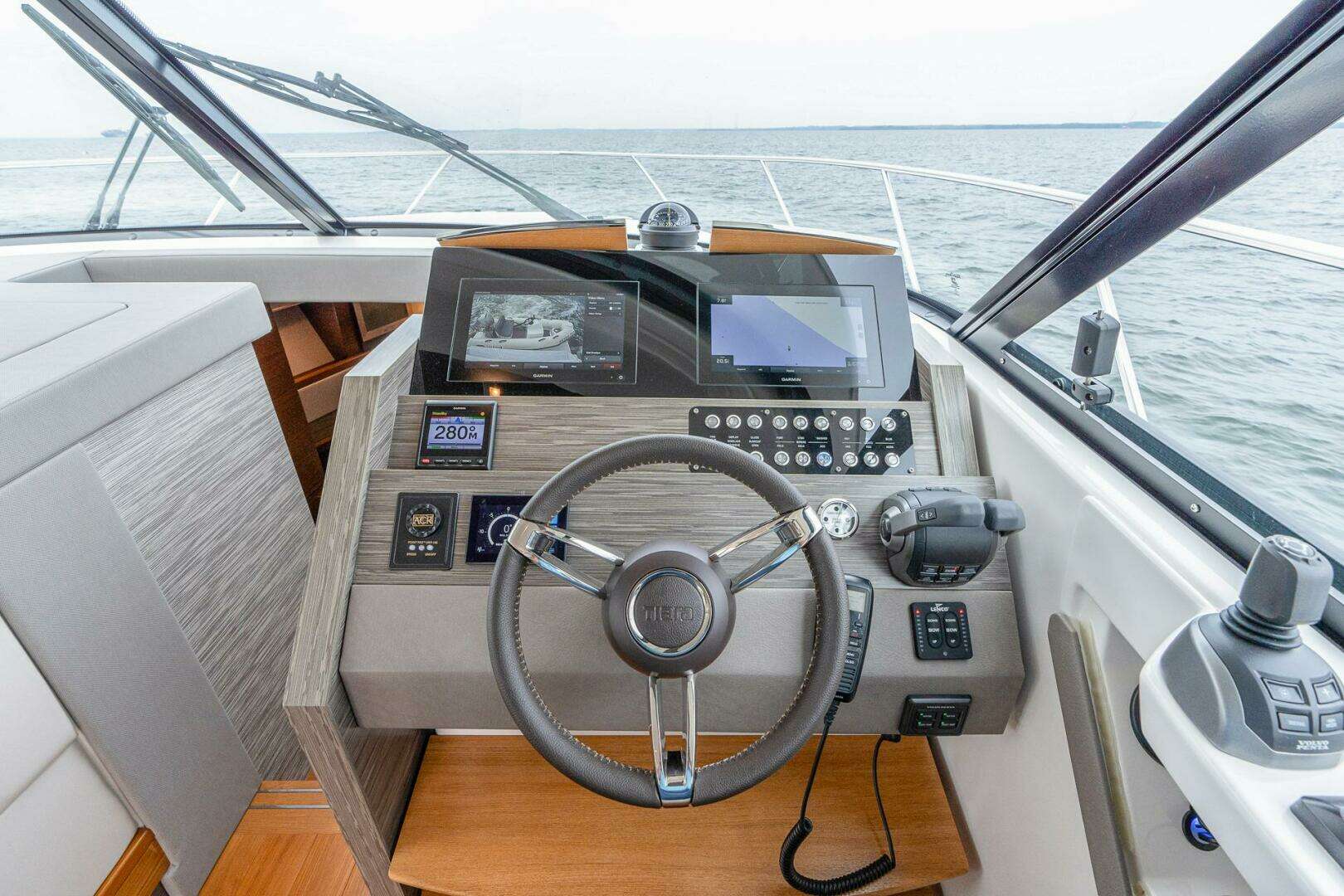 2021 Tiara Yachts 4400 Flybridge - Image 23