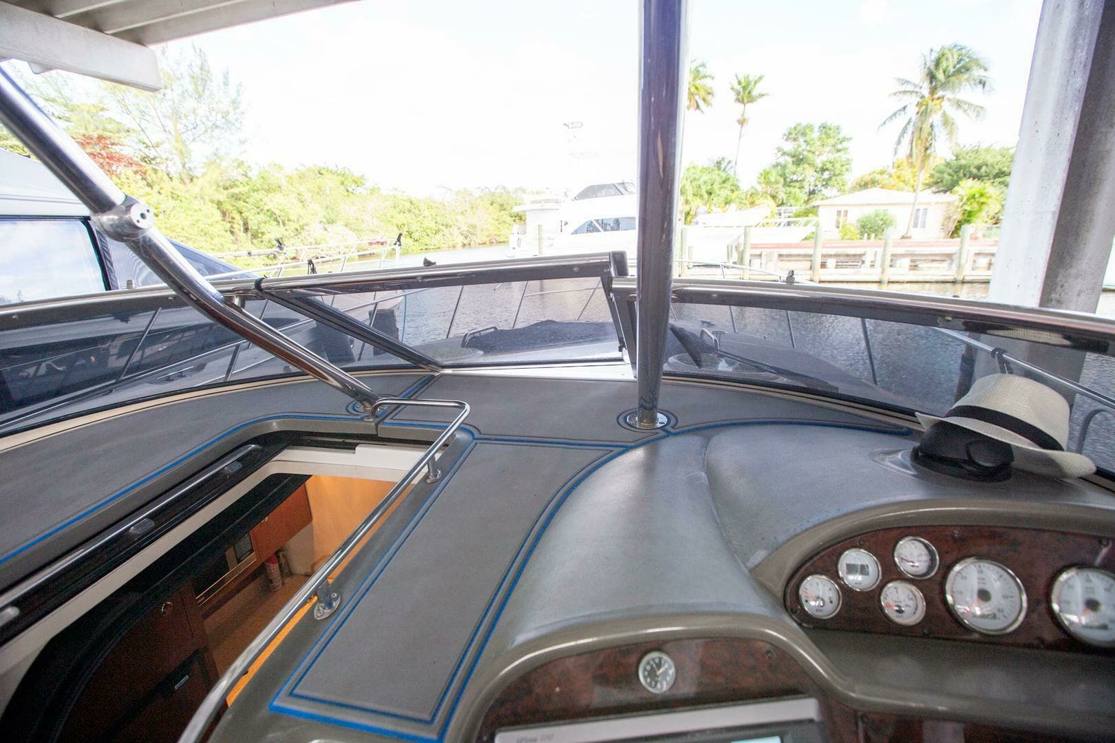 2008 Regal 2760 Sport Yacht - Image 16