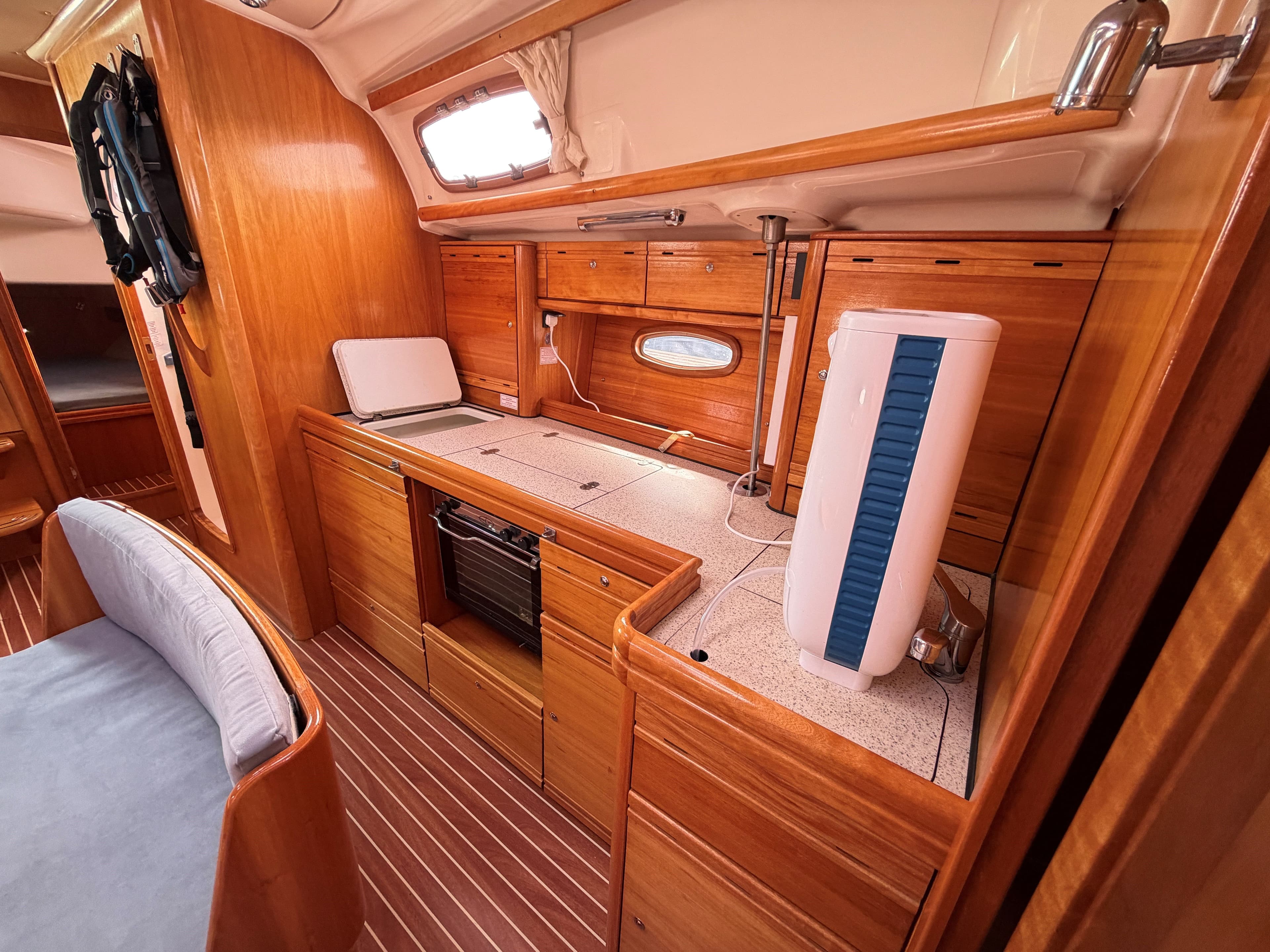 2007 Bavaria Cruiser 39 - 25