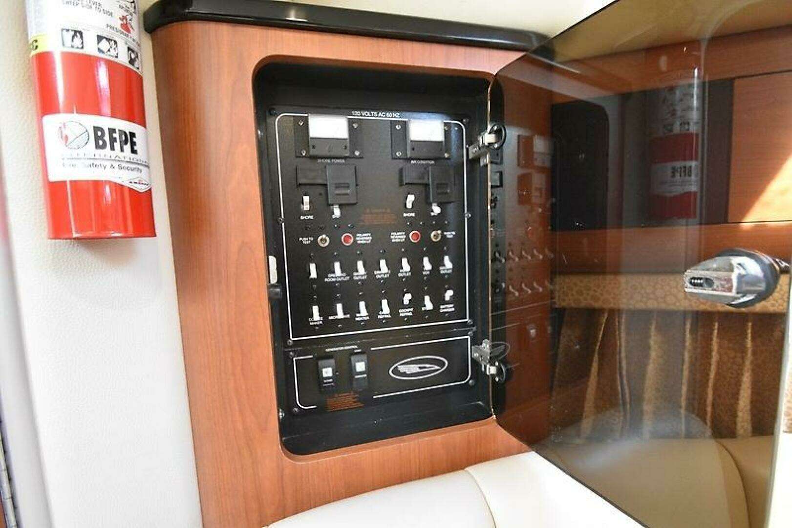 2003 Chaparral Signature 320 - Image 32