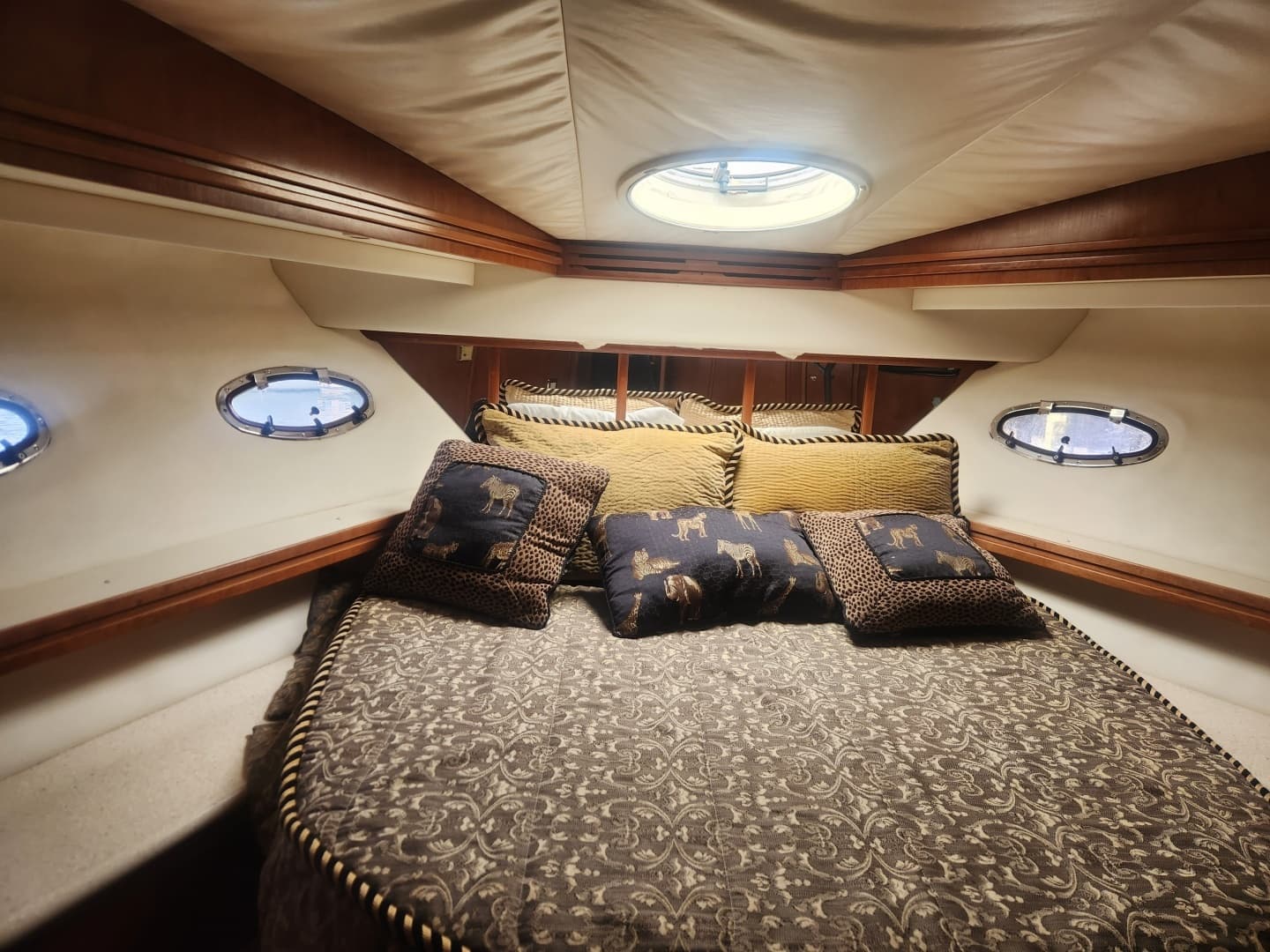 1998 Carver Voyager Pilothouse - Image 18