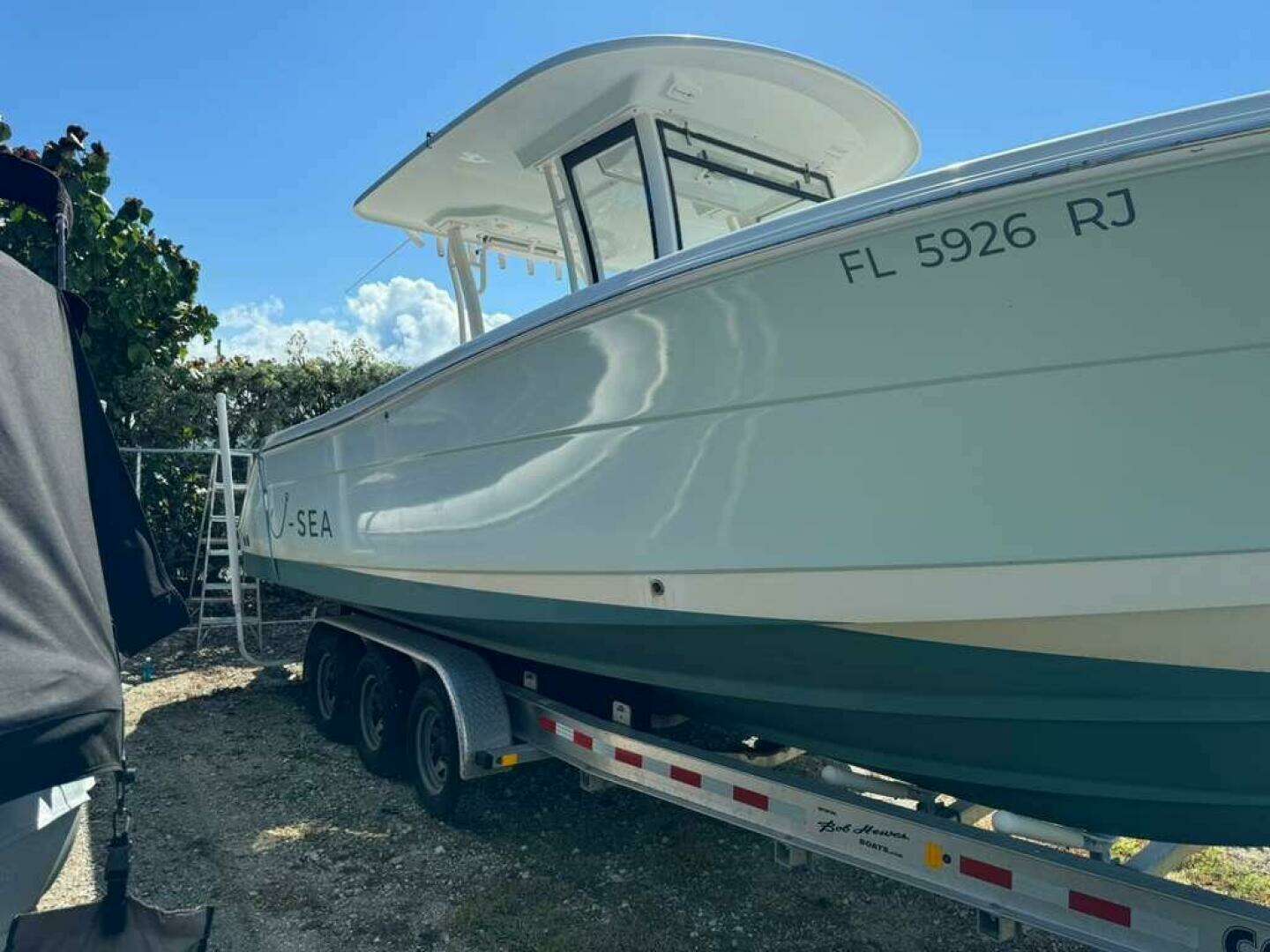 2017 Robalo R302 - Image 5