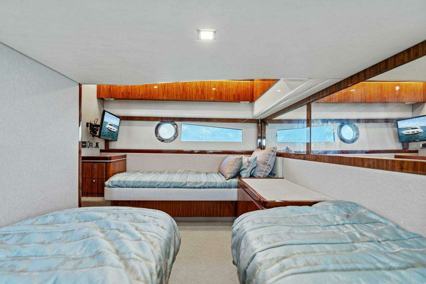 2018 Riviera 4800 Sport Yacht - Image 30