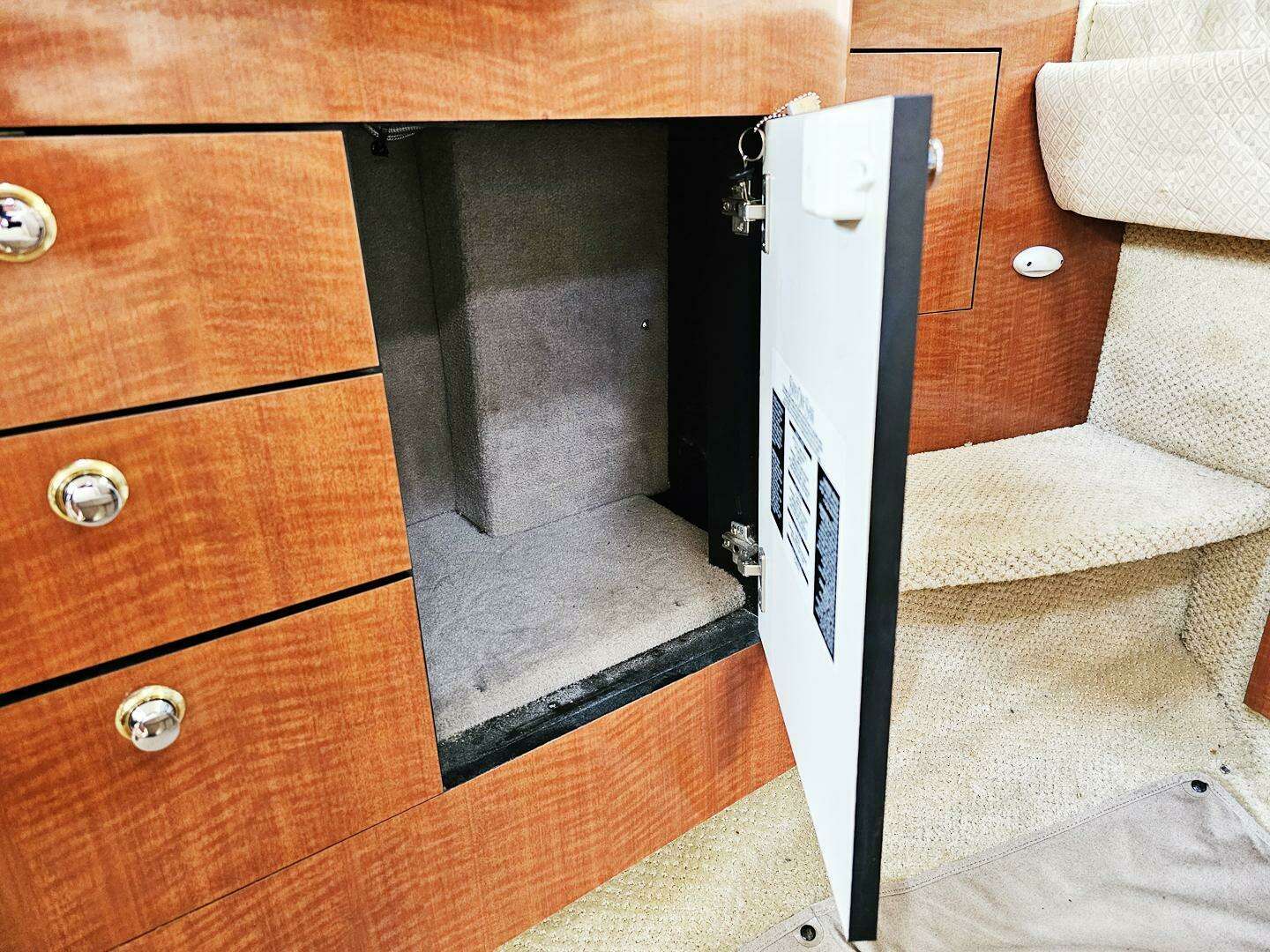 2004 Sea Ray 300 Sundancer - Image 40