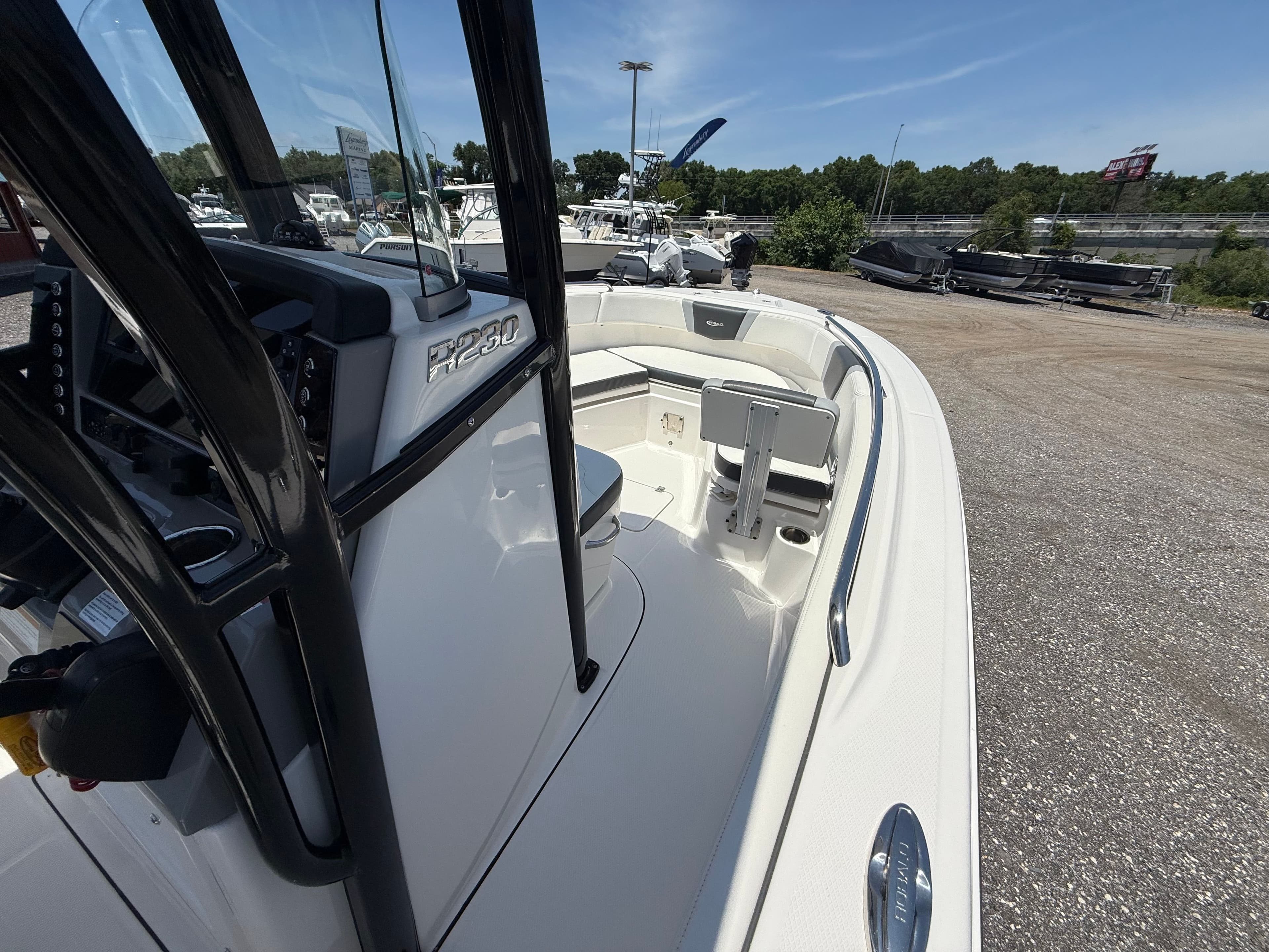 2022 ROBALO 230 CC - Image 18