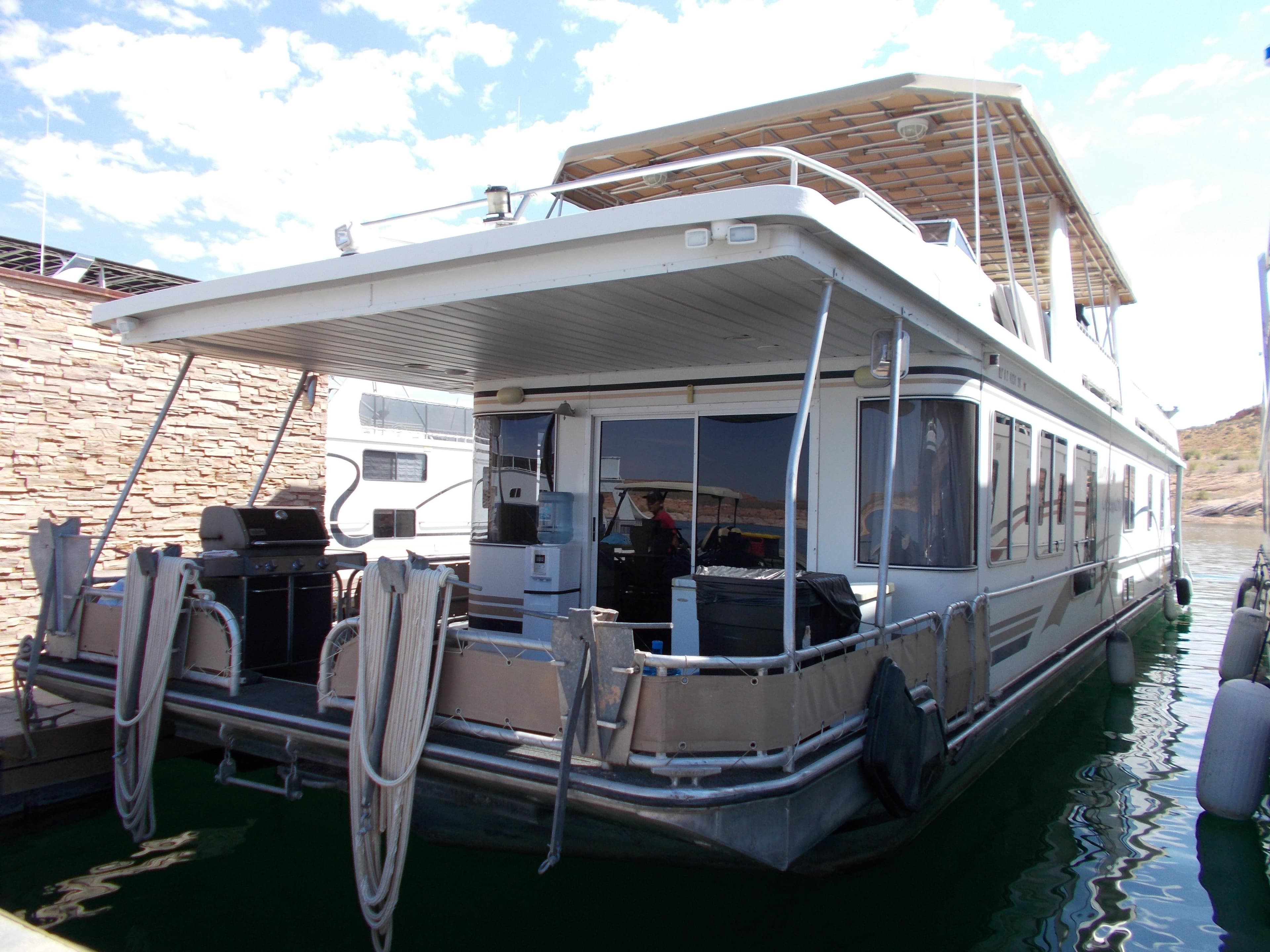 2005 Stardust Cruisers Summer Obsession houseboat docked on calm water.