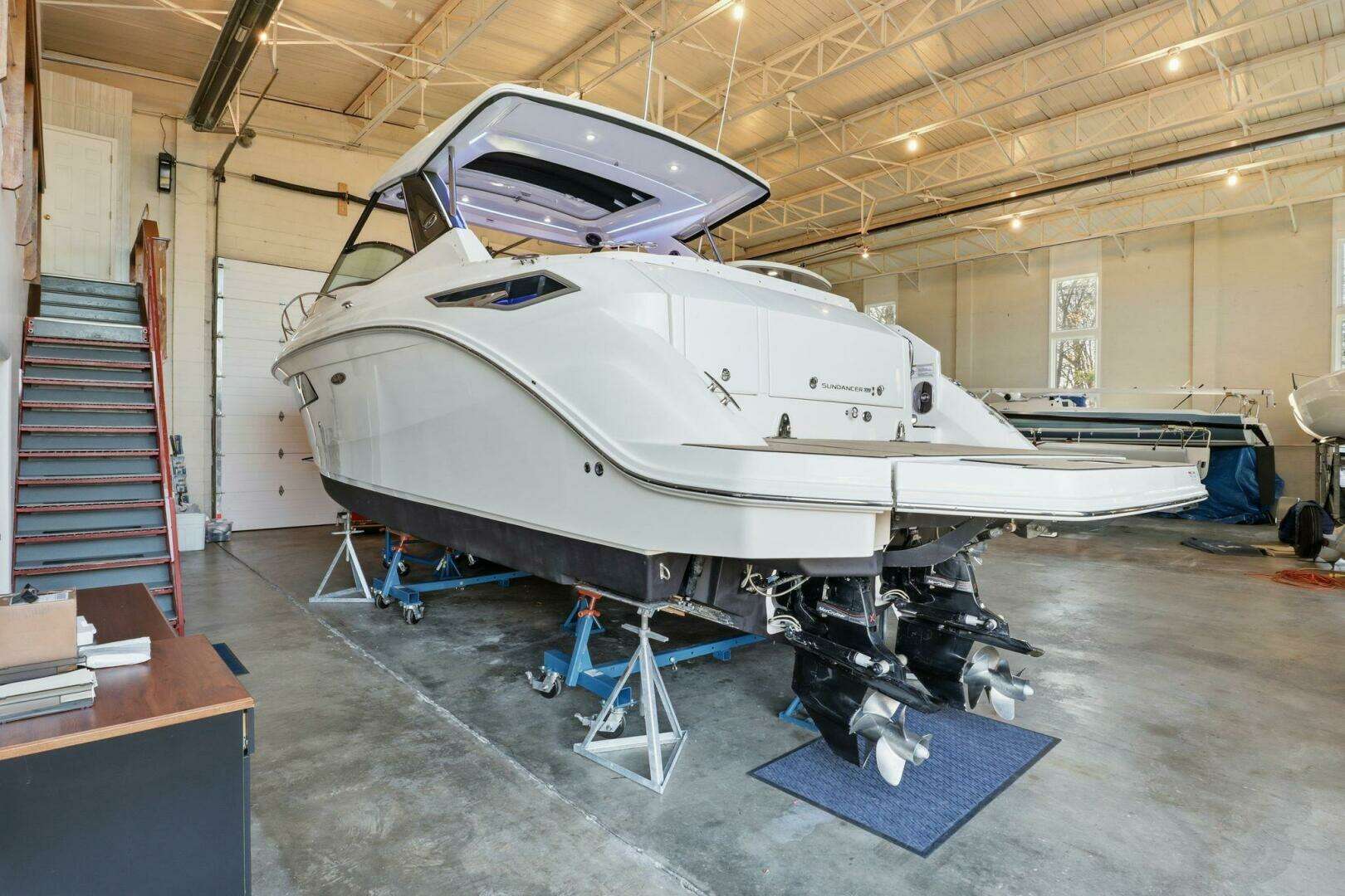 2019 Sea Ray 320 - Image 3