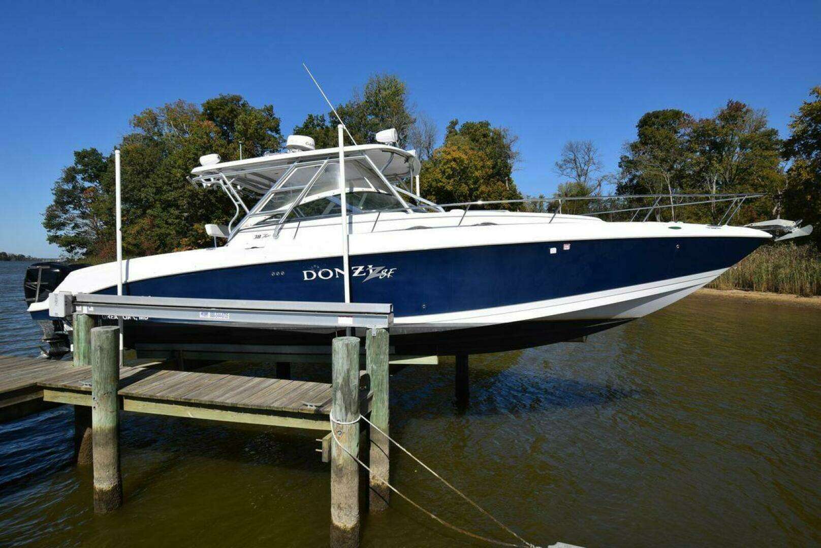 2005 Donzi 38 ZSF - Image 2