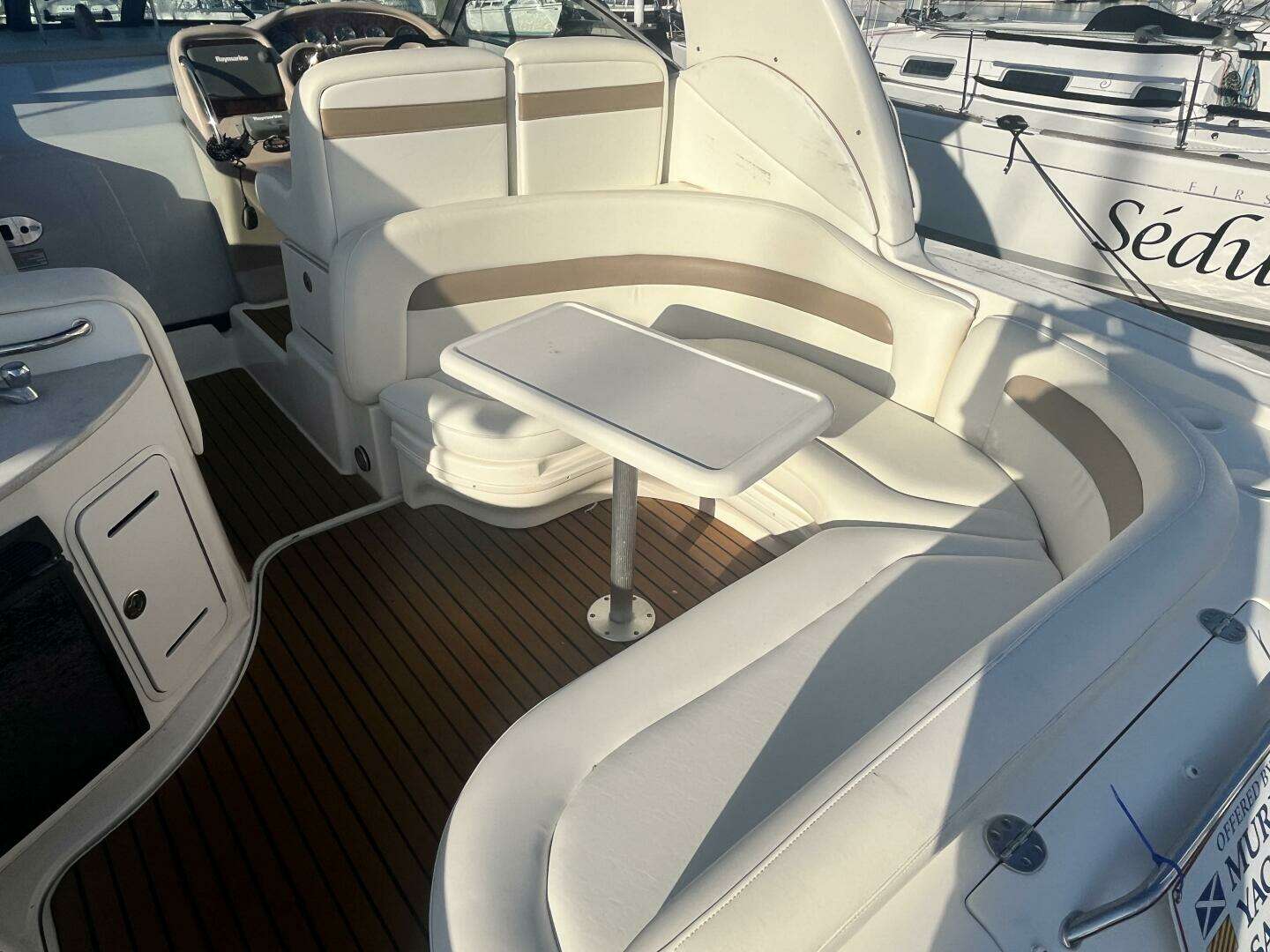2005 Sea Ray 320 Sundancer - Image 27