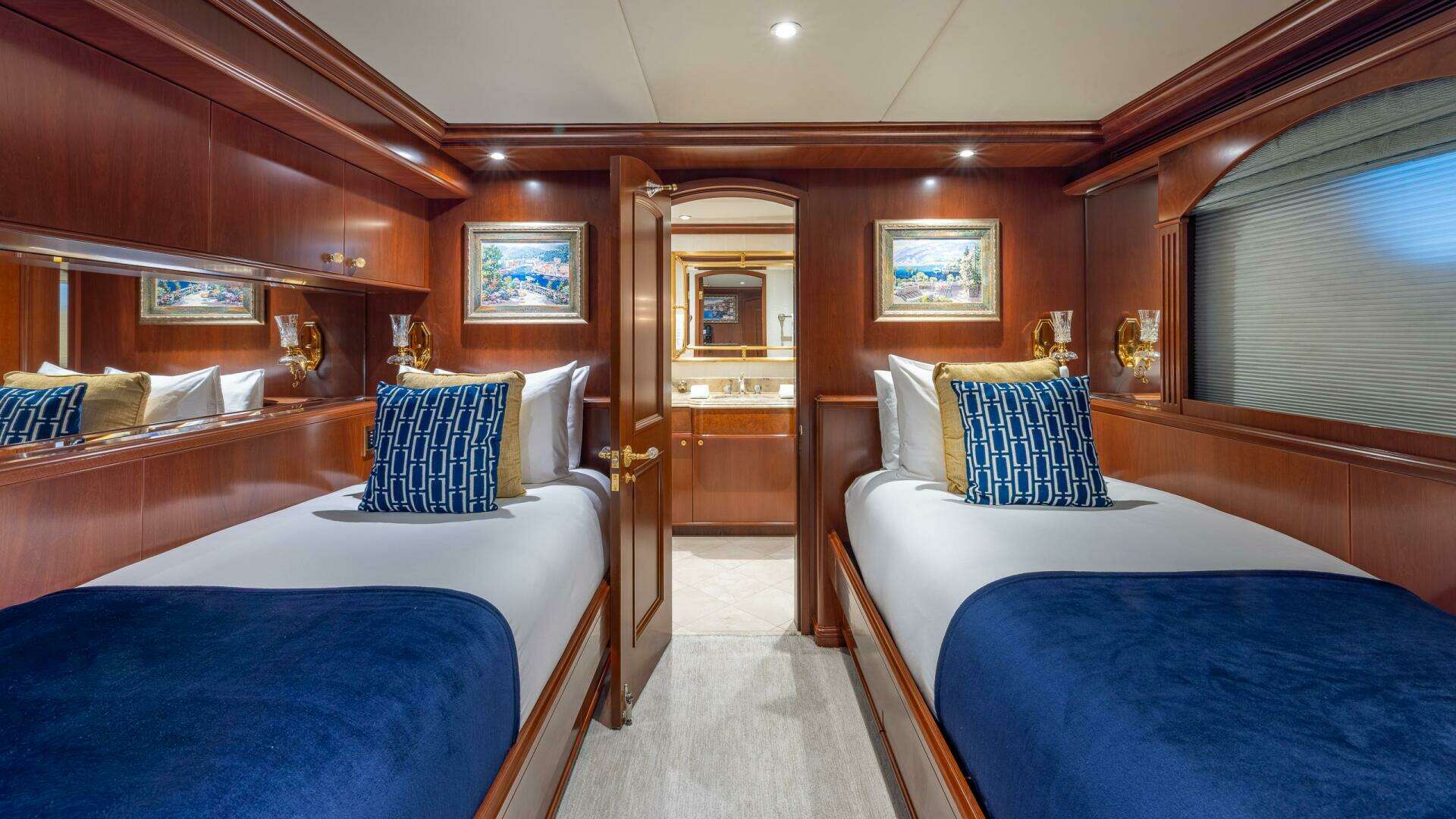 2001 Trinity Yachts Tri-Deck MY - Image 16