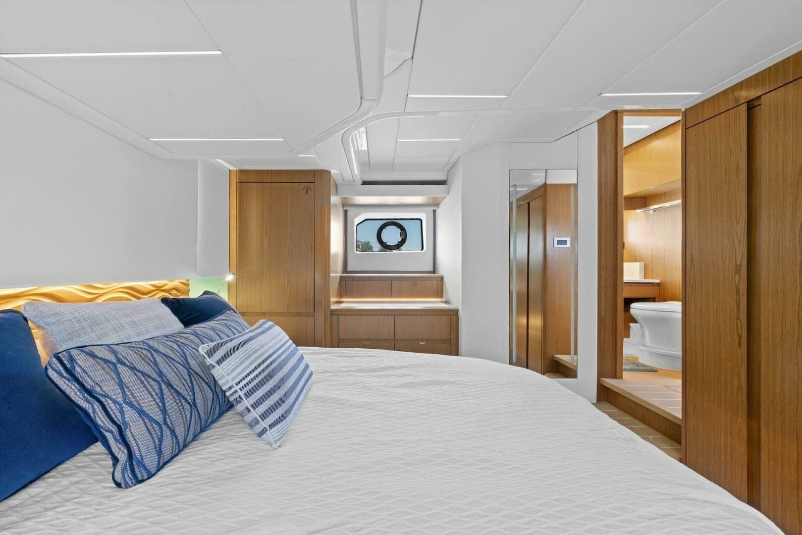 2023 Tiara Yachts EX 60 - Image 65