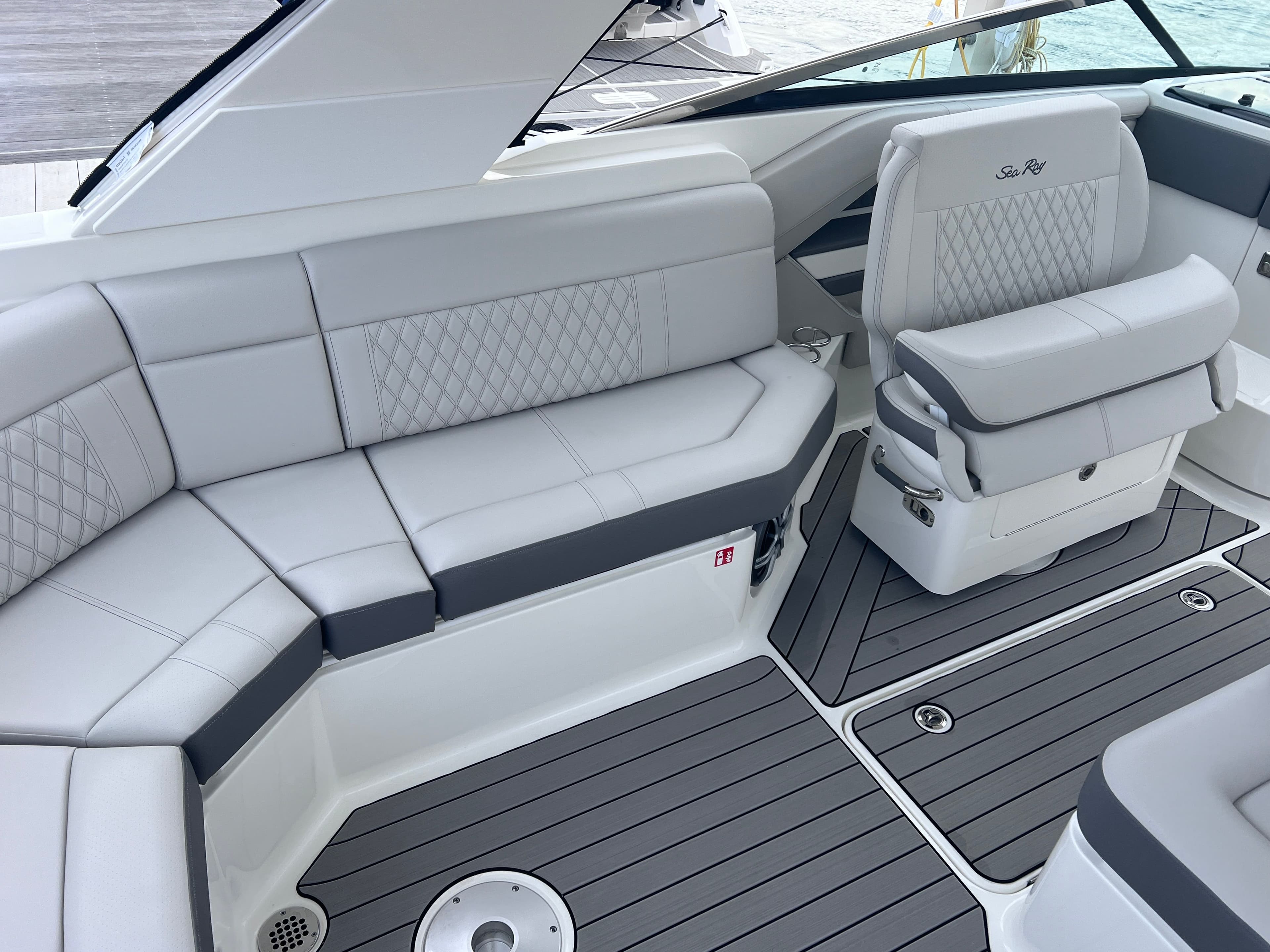 2026 Sea Ray SLX 310 Outboard - 19
