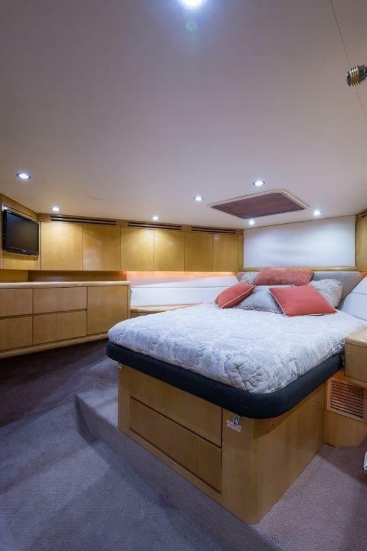 2000 Hatteras 60 Convertible - Image 44