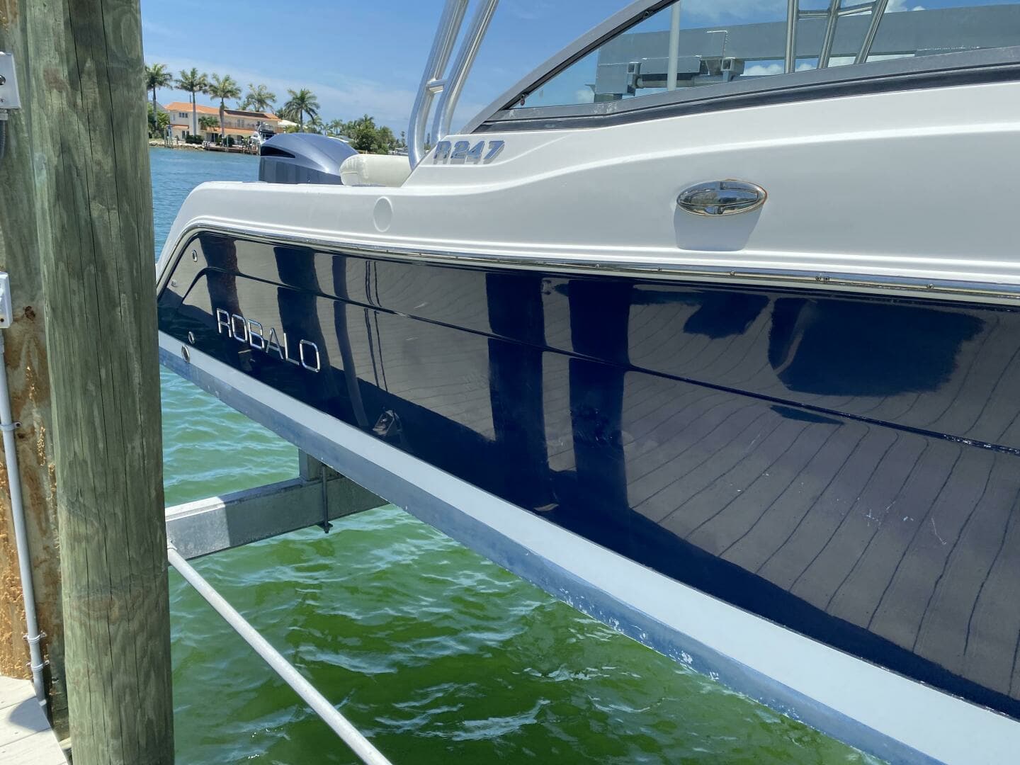 2011 Robalo — - Image 32