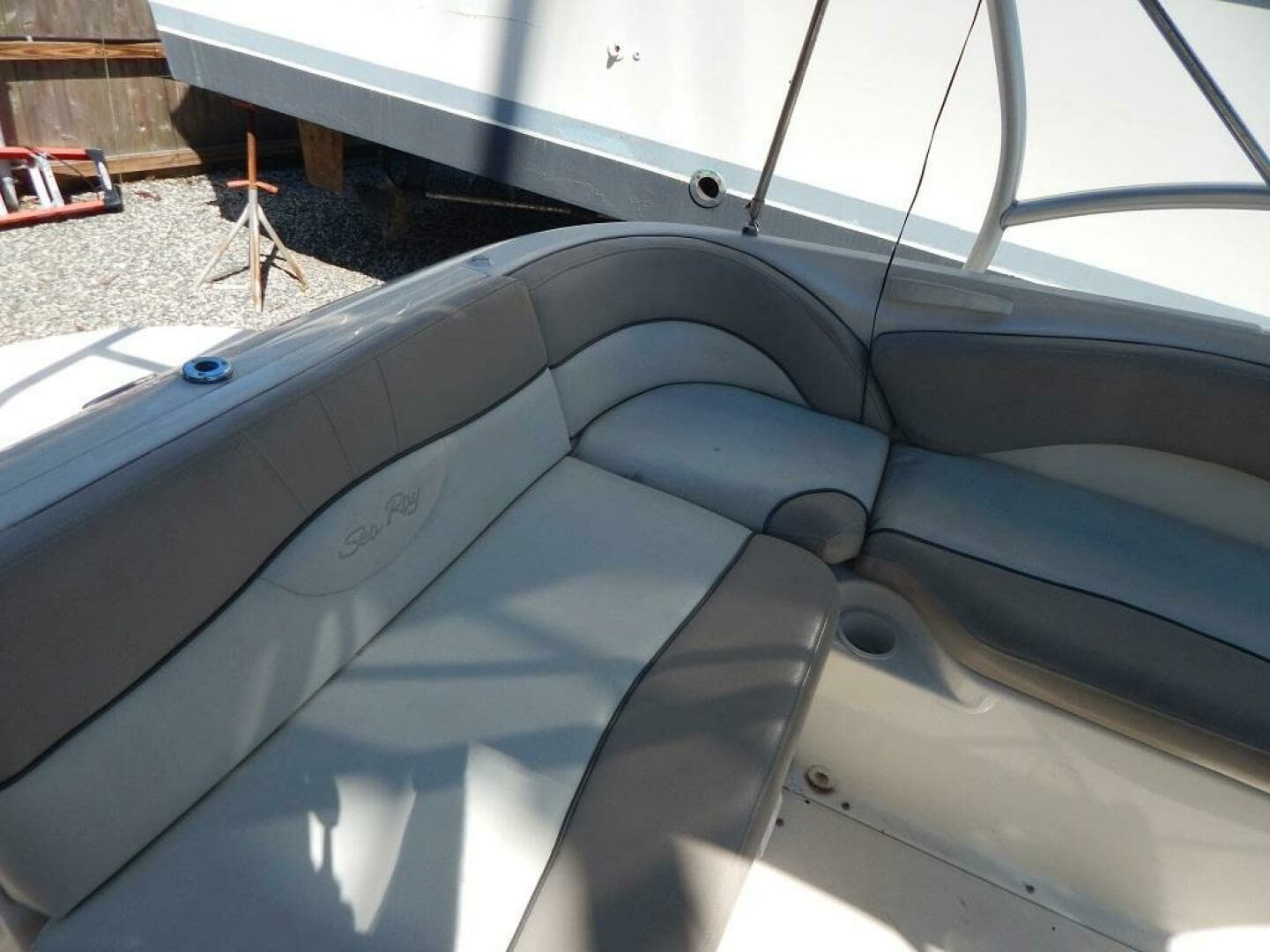 2004 Sea Ray 240 Sundeck - Image 9
