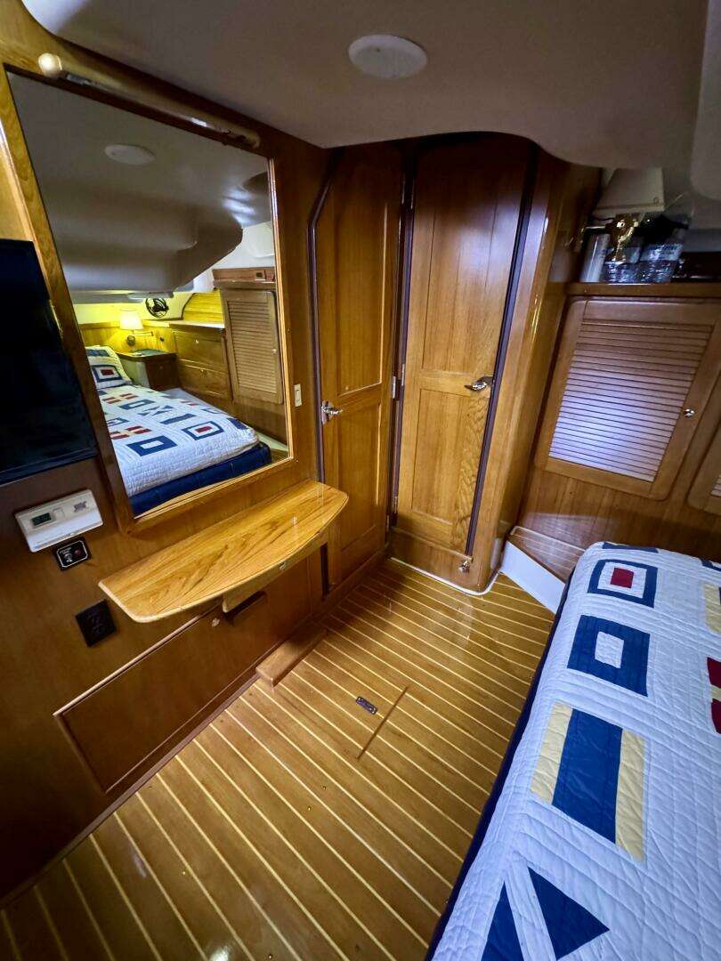 2005 Catalina 470 - Image 40