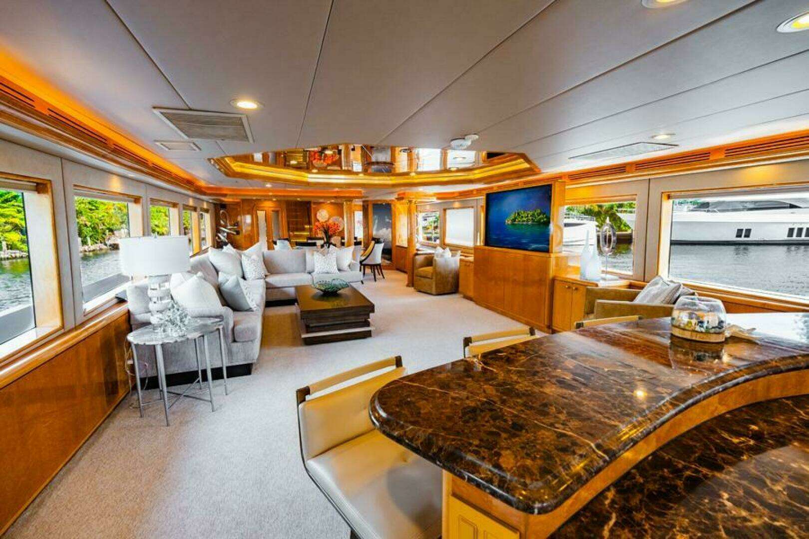 1995 Hatteras Flybridge Motor Yacht - Image 2