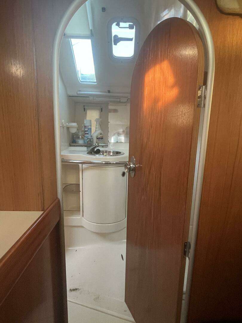 1990 Beneteau — - Image 32