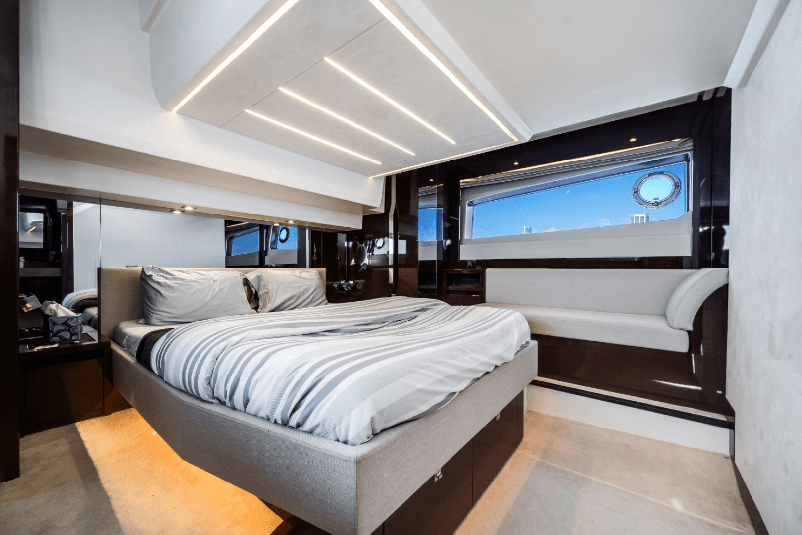 2020 Prestige 520 FLYBRIDGE - Image 42