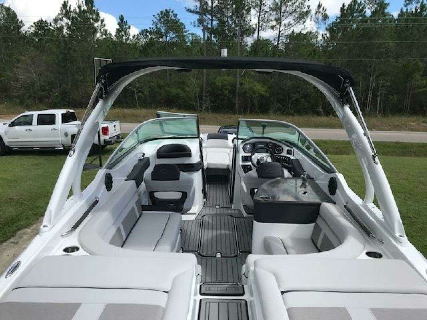 2018 Rinker 29QX - Image 12