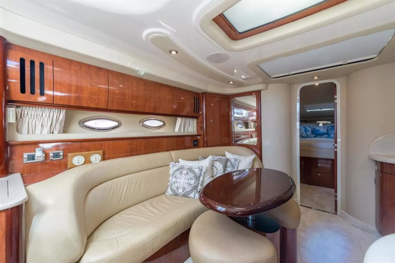 2004 Sea Ray 420 Sundancer - Image 9