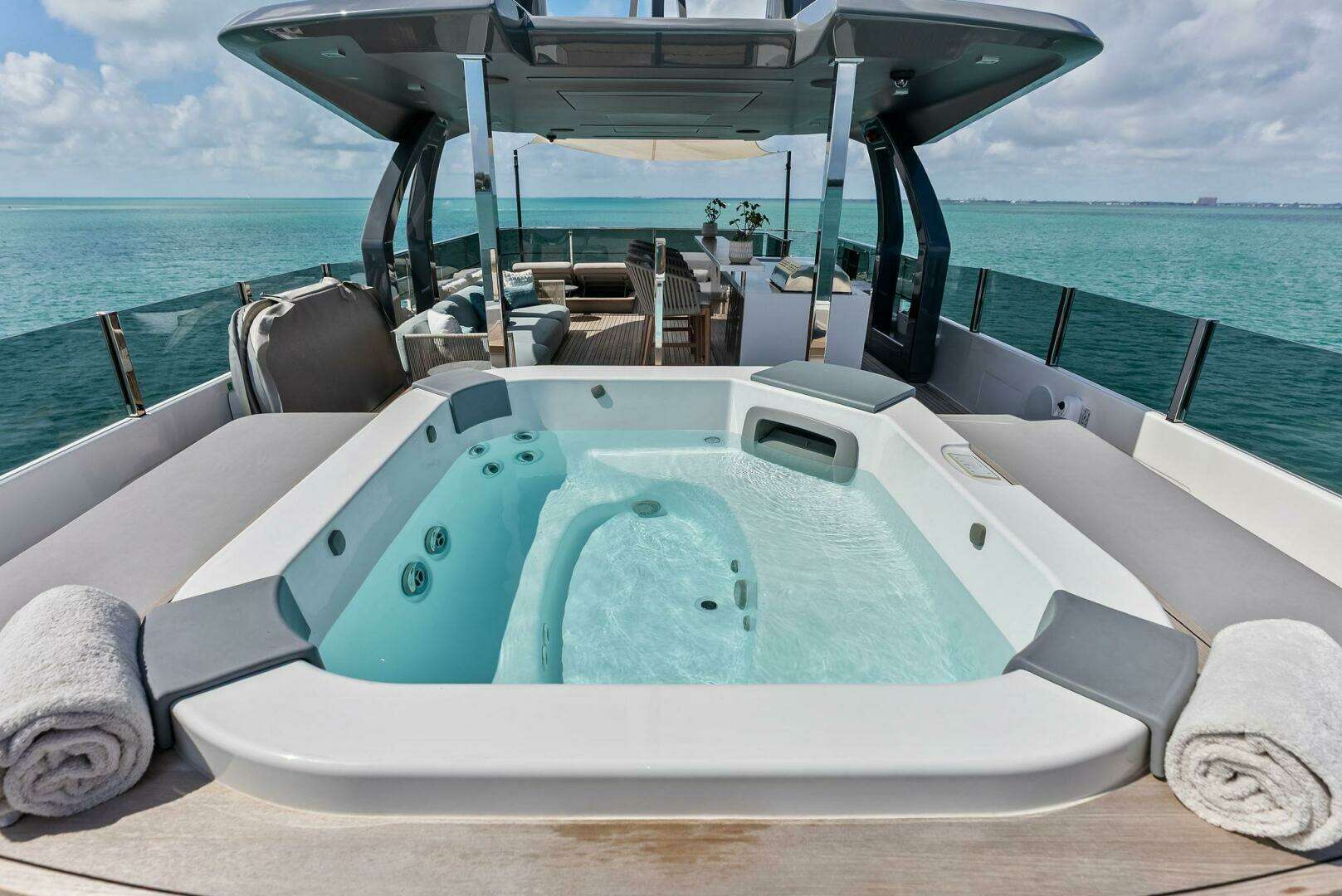 2023 Custom Line 33 Navetta - Image 12