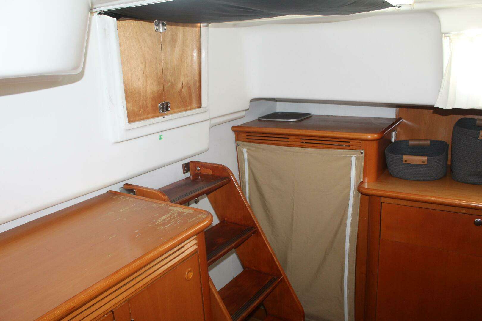 2004 Lagoon 43 Power Cat - Image 29