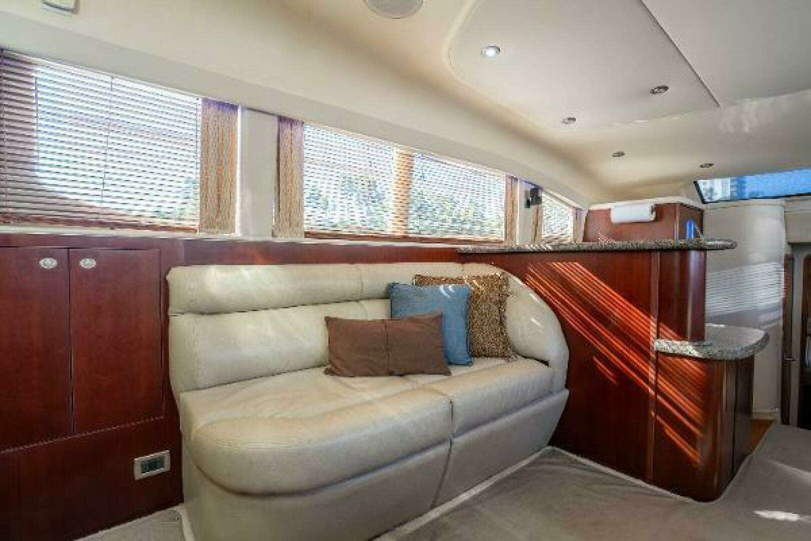 2005 Sea Ray 480 Motor yacht - Image 24