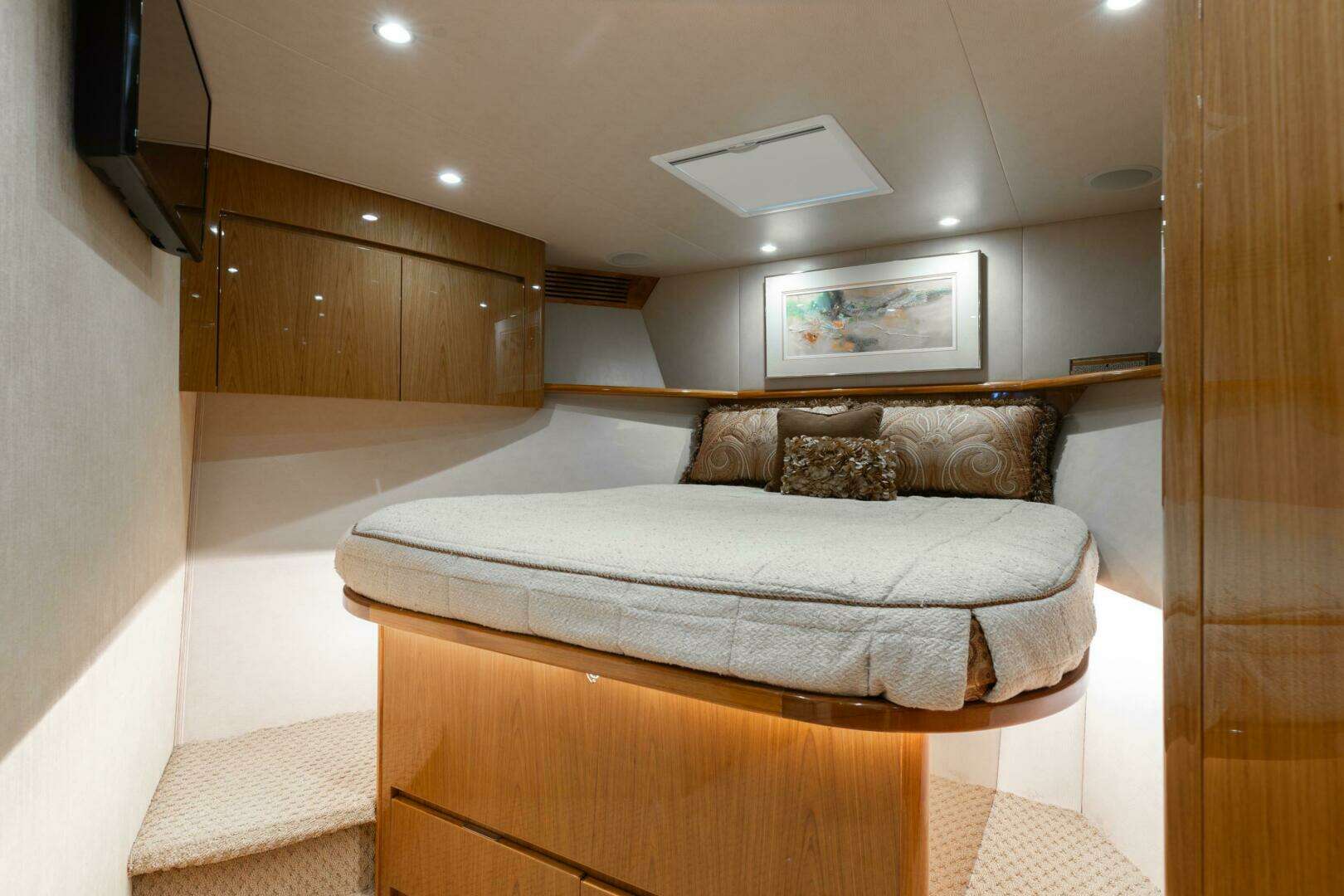 2012 Viking 76 Enclosed Flybridge - Image 15