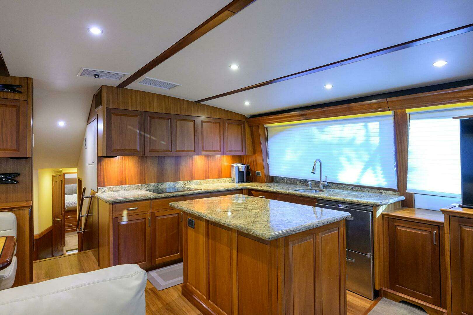 2013 Hatteras GT63 - Image 9