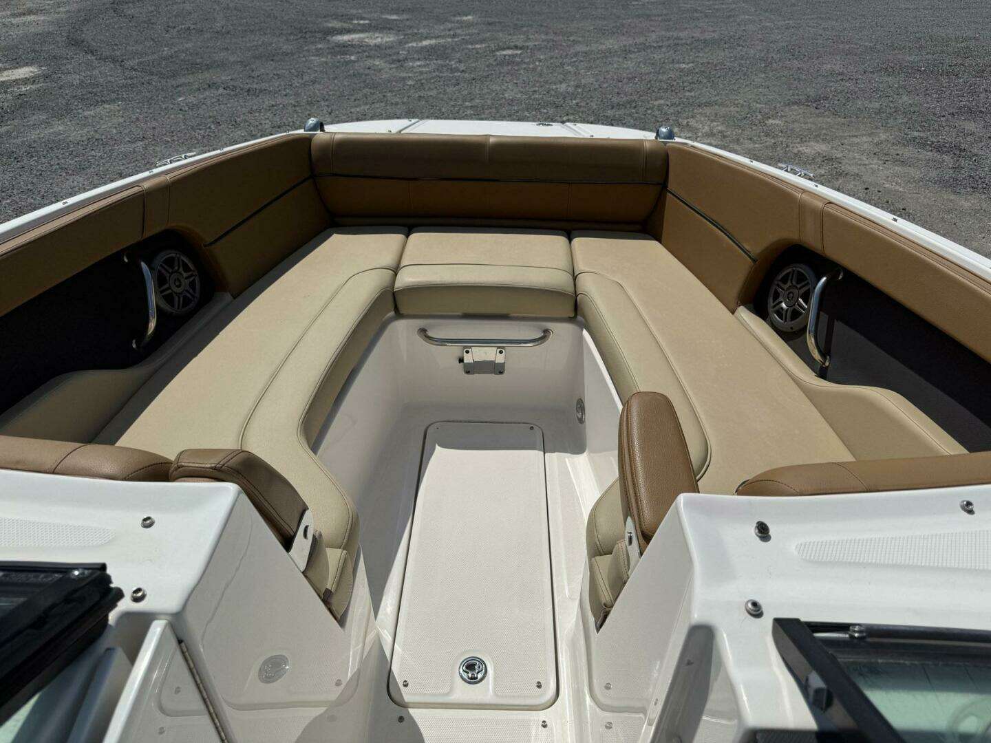2014 Sea Ray 240 Sun Deck Outboard - Image 2