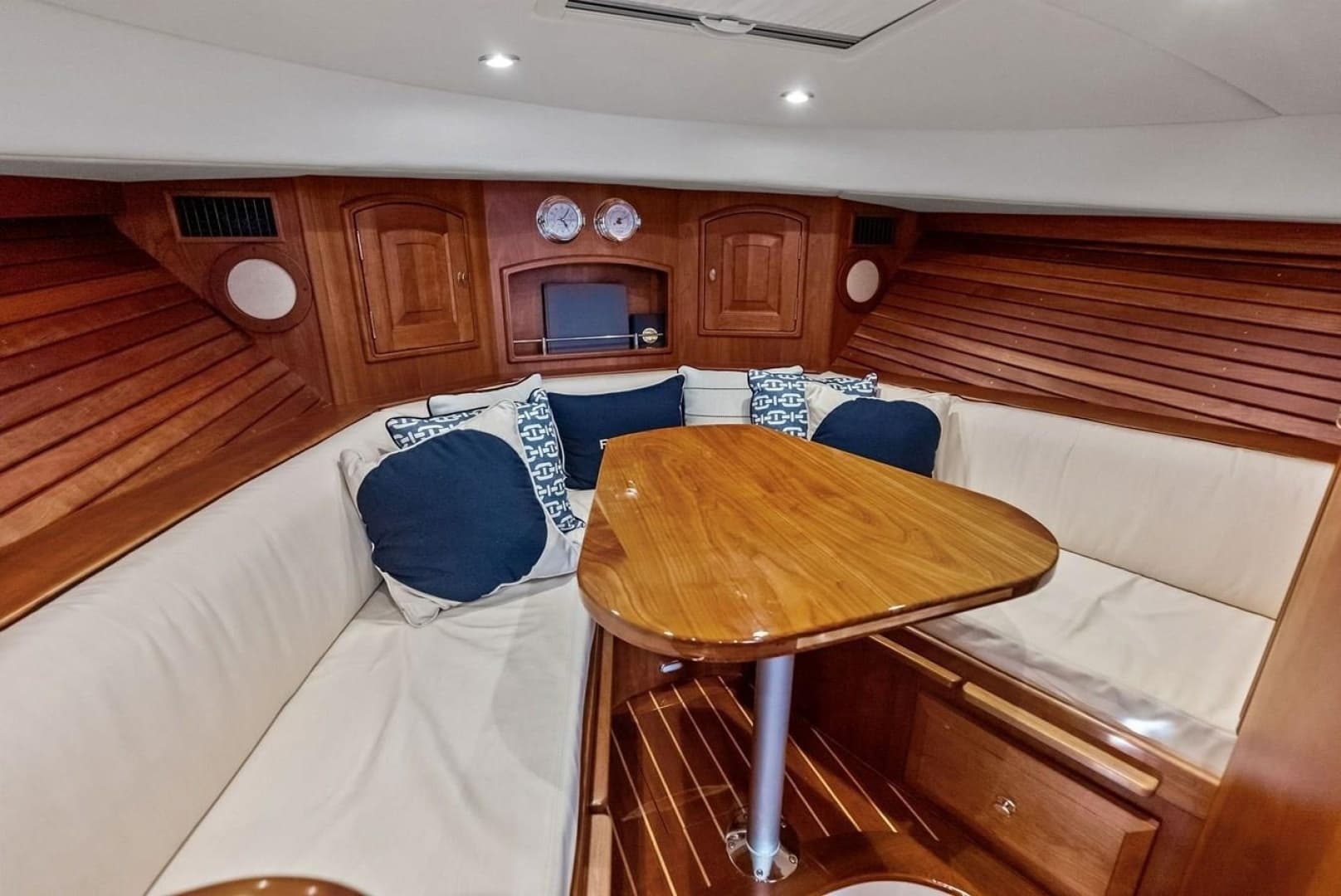 2008 Hinckley Talaria 38R - Image 22