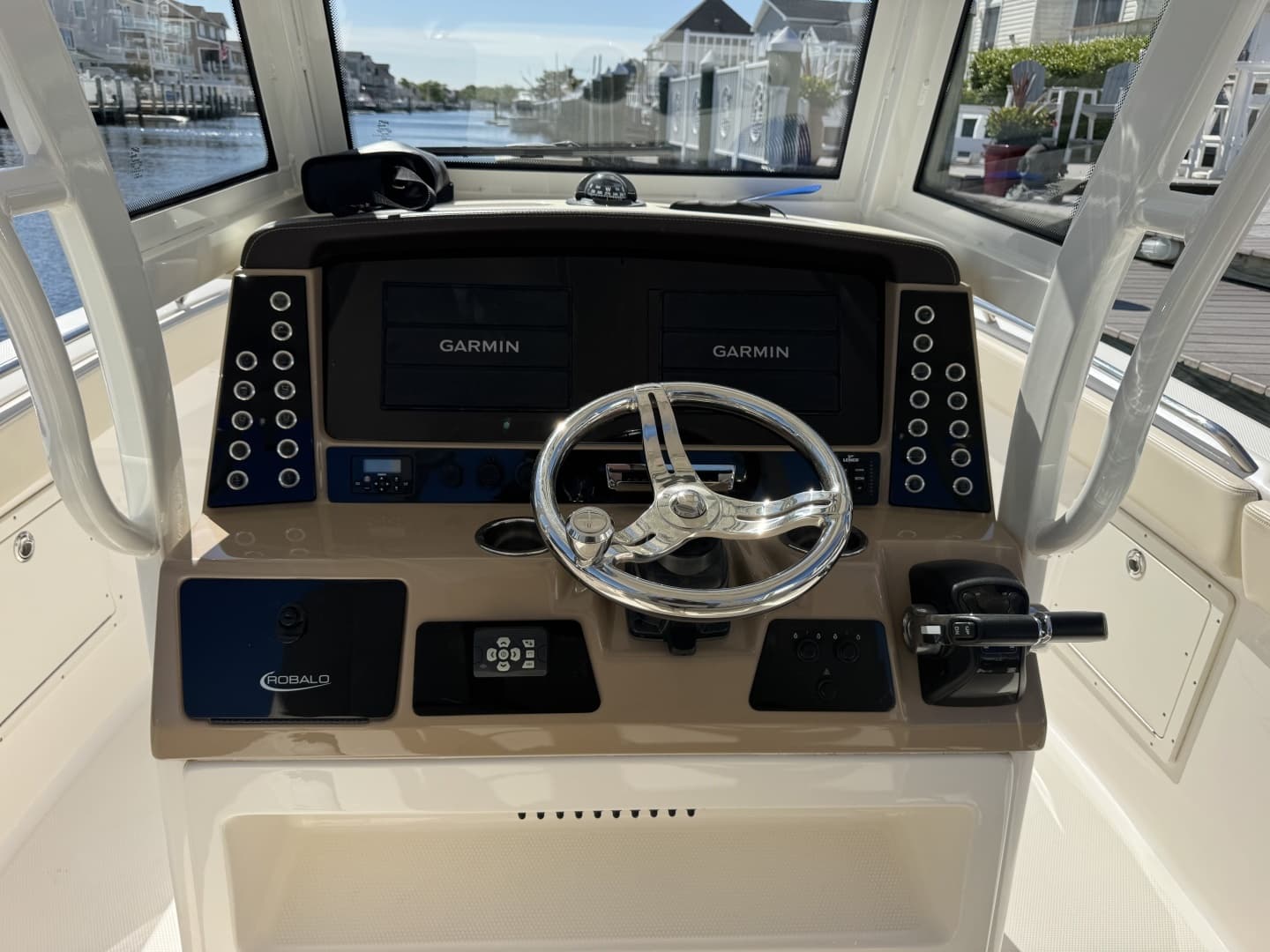 2020 Robalo R272 Center Console - Image 13