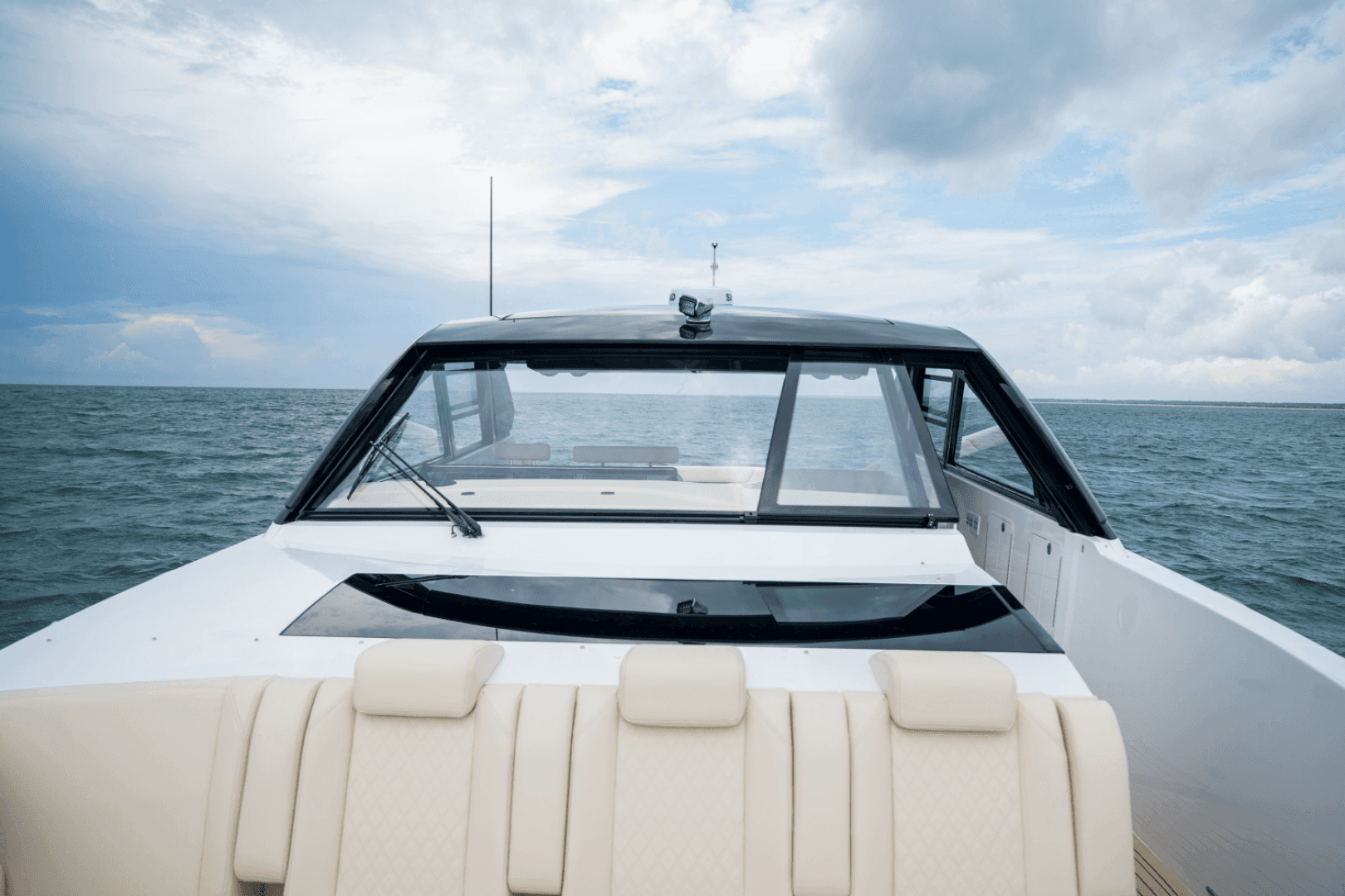 2026 Cruisers Yachts 50GLS OB - Image 62