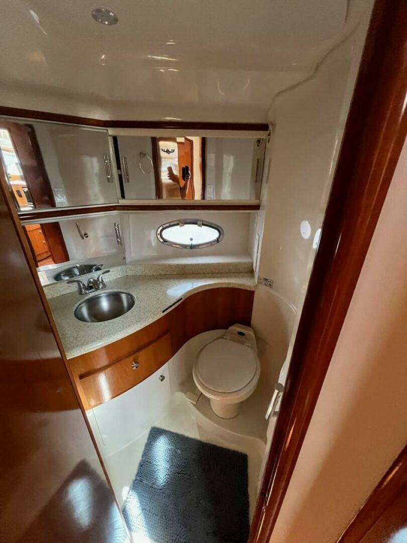 2000 Carver 396 Motor Yacht - Image 27