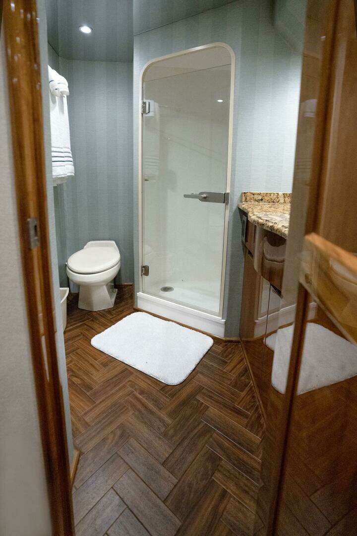 2014 Viking Viking 66 Convertible - Image 6