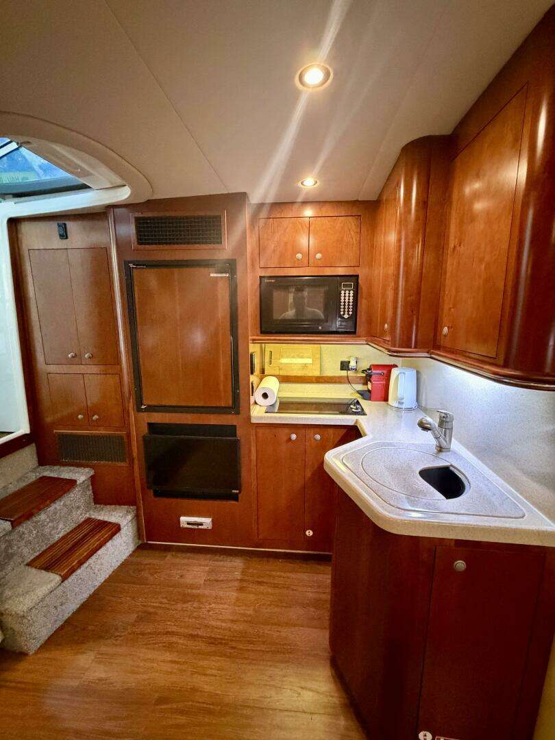 2007 Cruisers Yachts 370 Express - Image 12