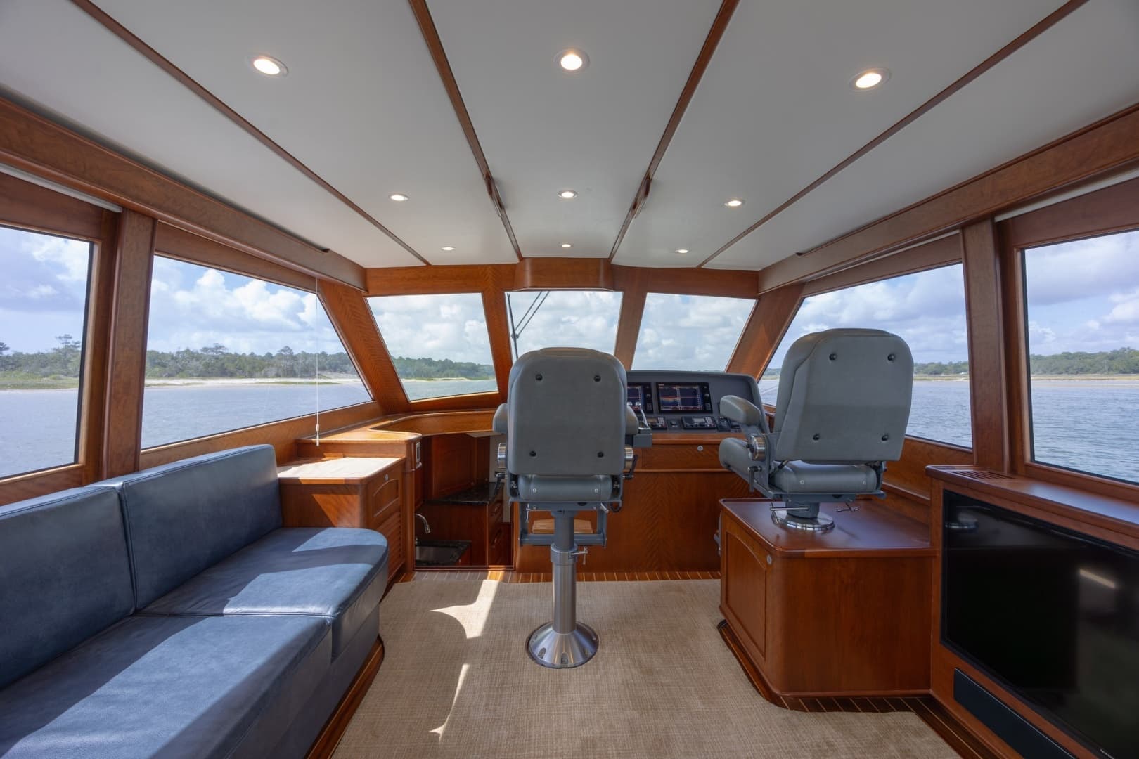 2015 Jarrett Bay Hardtop Express - Image 36